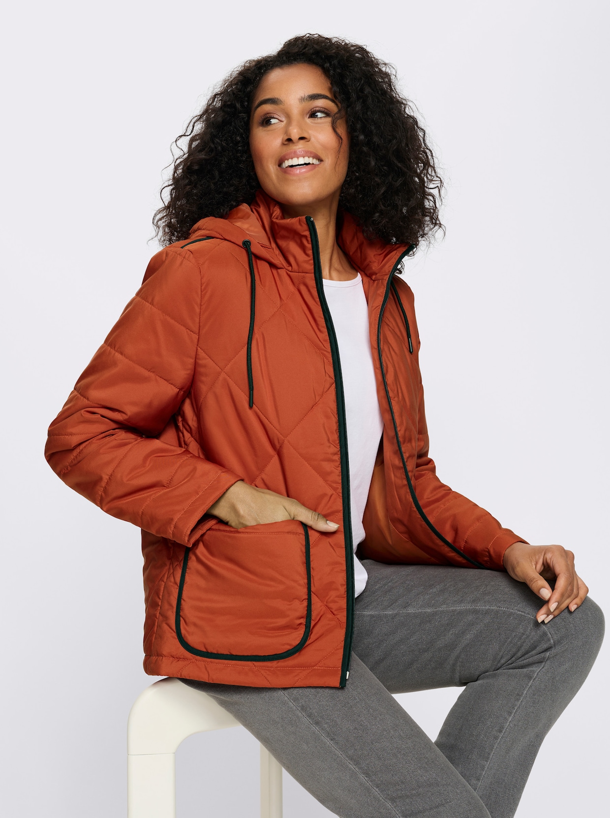 Steppjacke mit Kontrast-Details - rostrot-schwarz