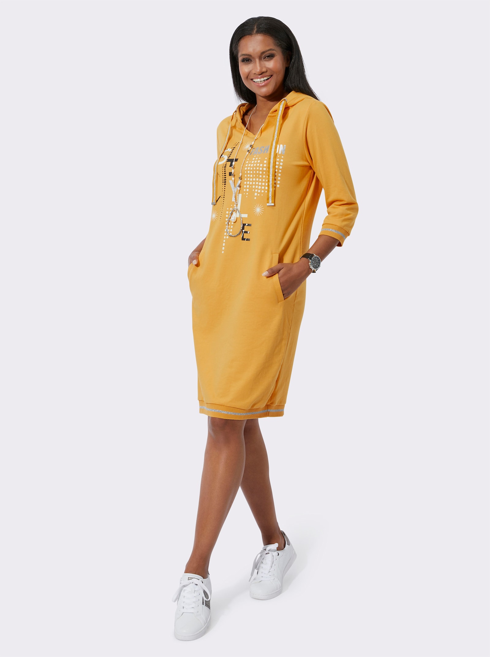 Jerseykleid mit glänzendem Druck - ocker