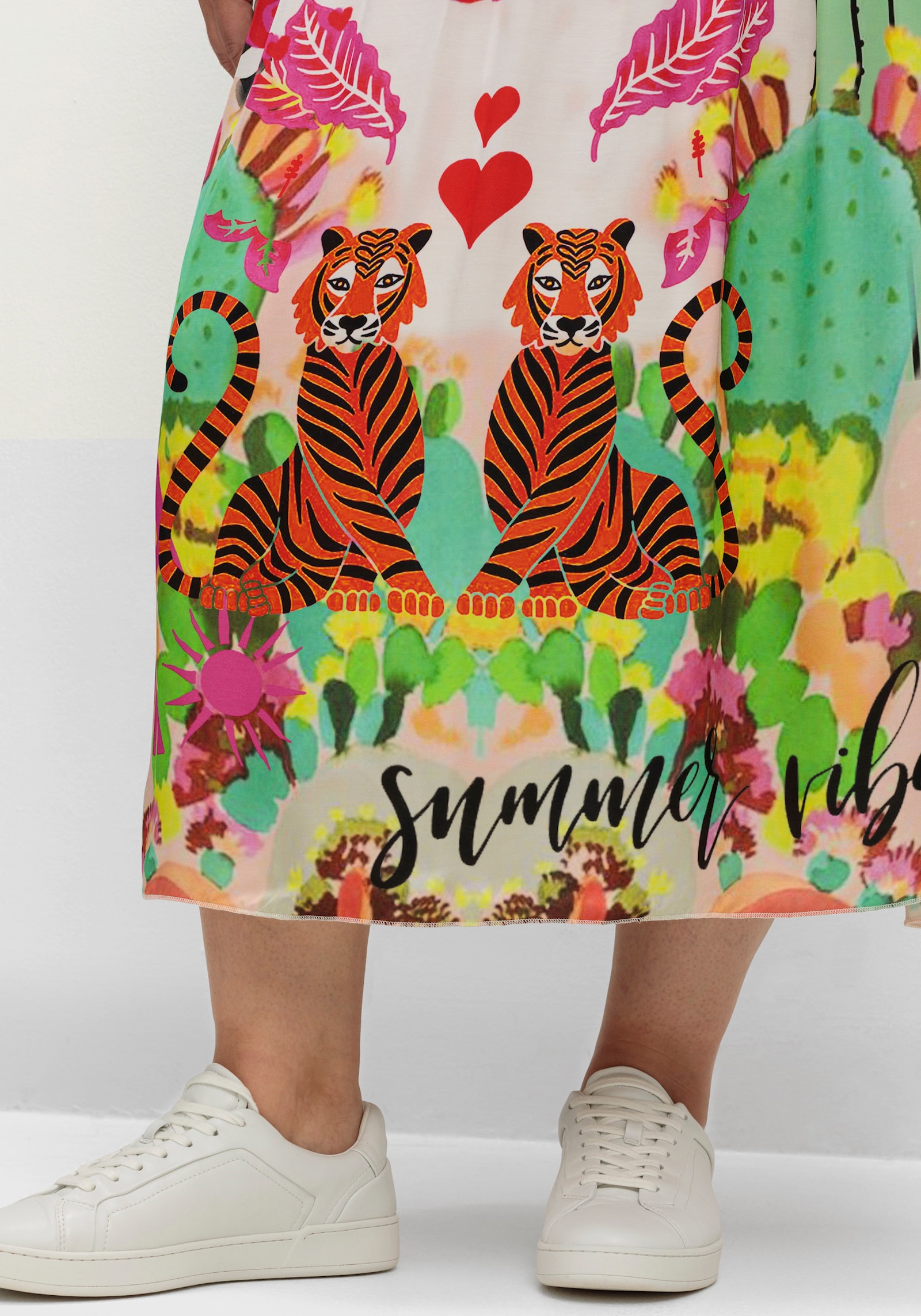 sheego loves miss goodlife Maxirock aus Viskose-Satin, im Multicolor-Muster - blattgrün-gemustert