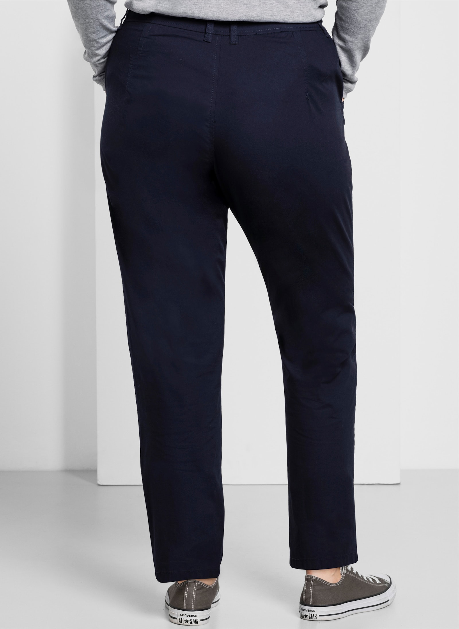 sheego Chinohose mit Bundfalten - marine