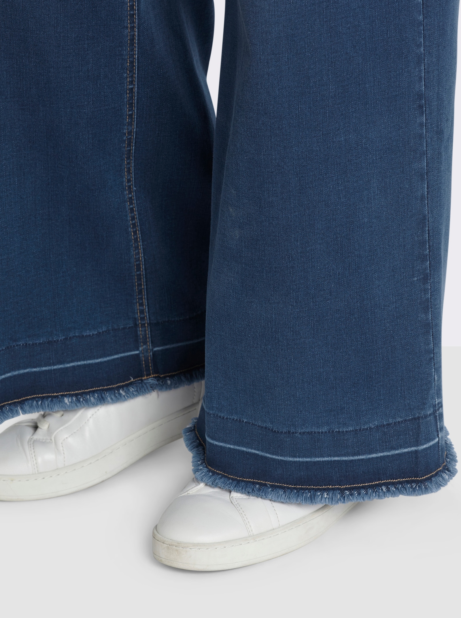 sheego Jeans mit weitem, ausgestelltem Bein - darkblue-stone-washed