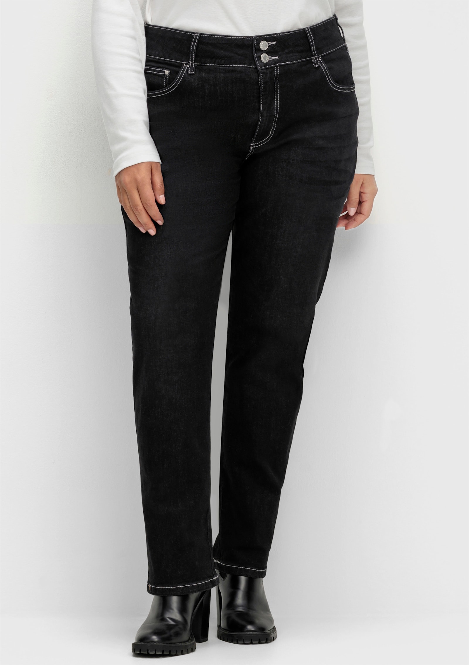 Jeans mit Nieten an den Taschen - black-denim