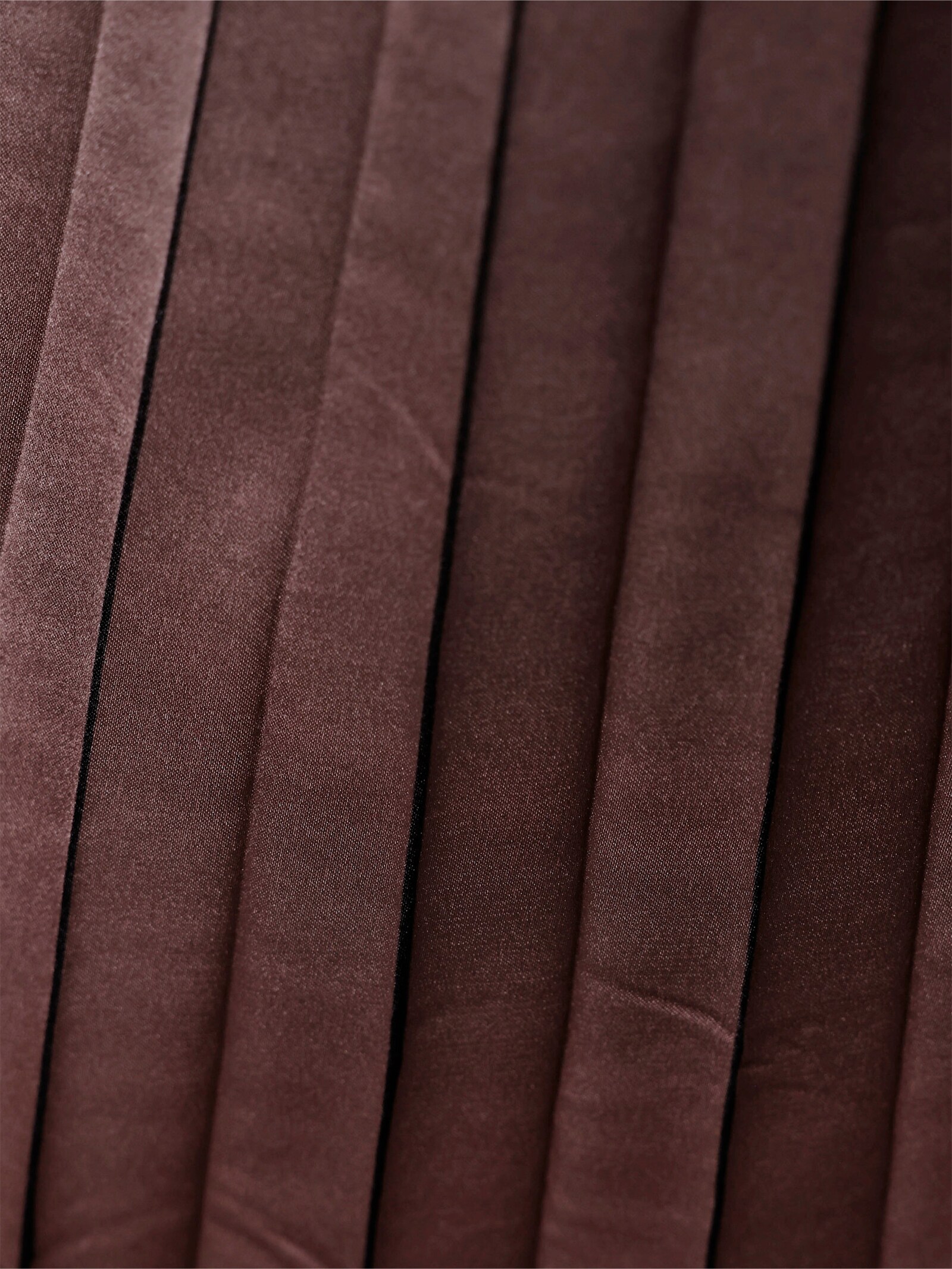 Plisseerock im modischen Farbverlauf - schwarz-rotbraun-bedruckt