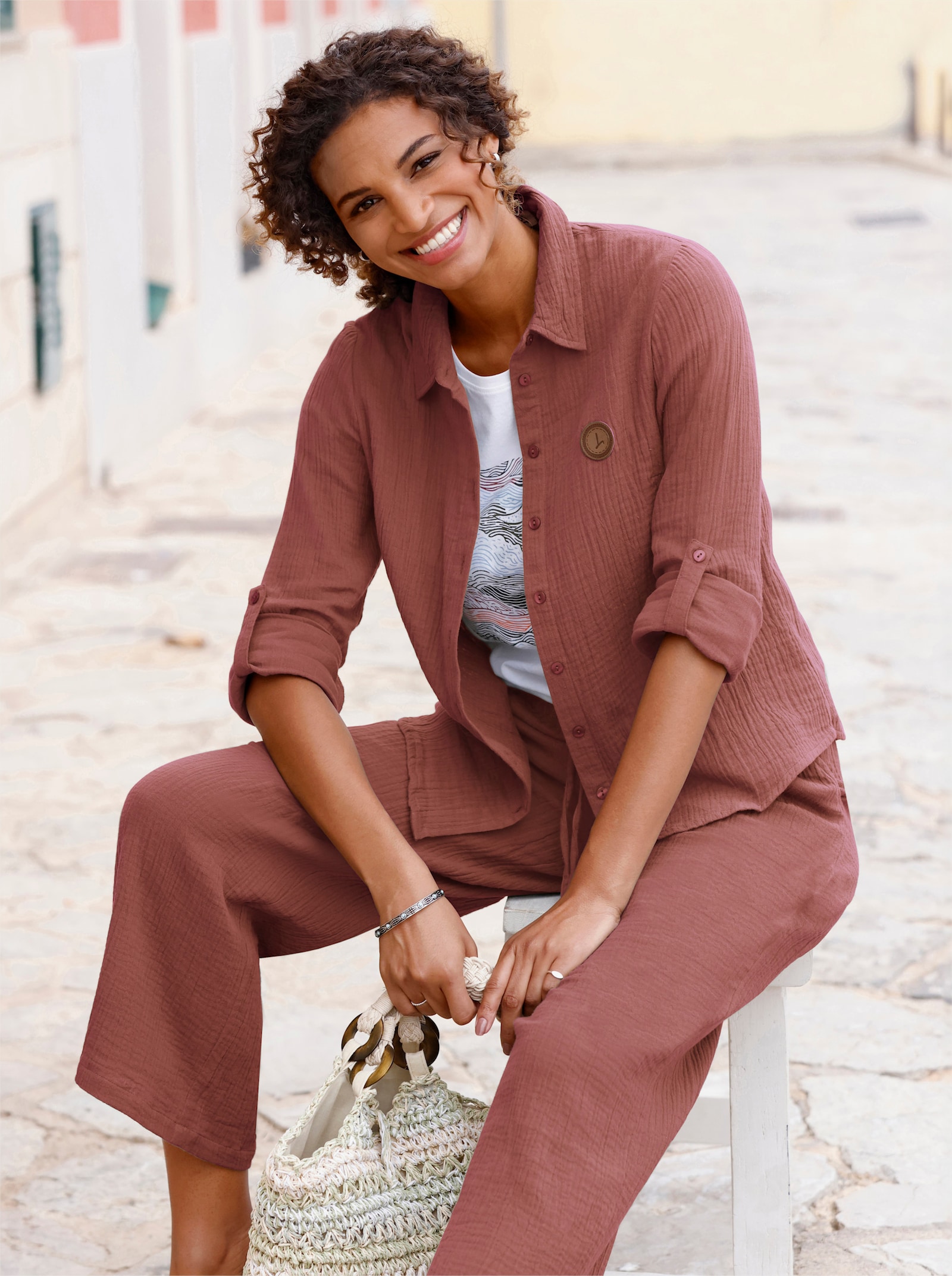 Baumwollbluse mit krempelbaren Ärmeln - rotbraun