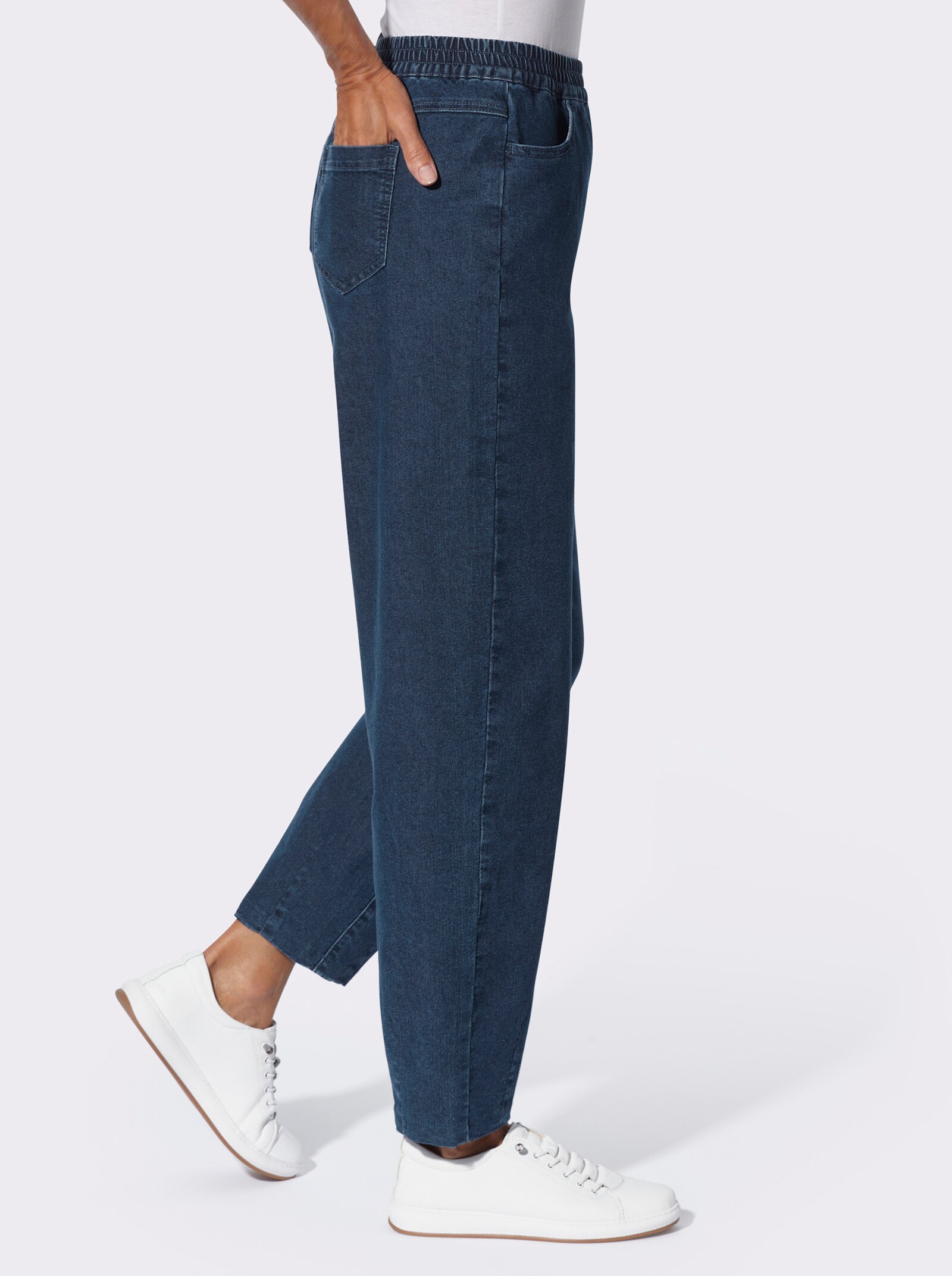 Schlupfjeans Mom-Schnitt mit weiteren Oberschenkeln - blue-stone-washed