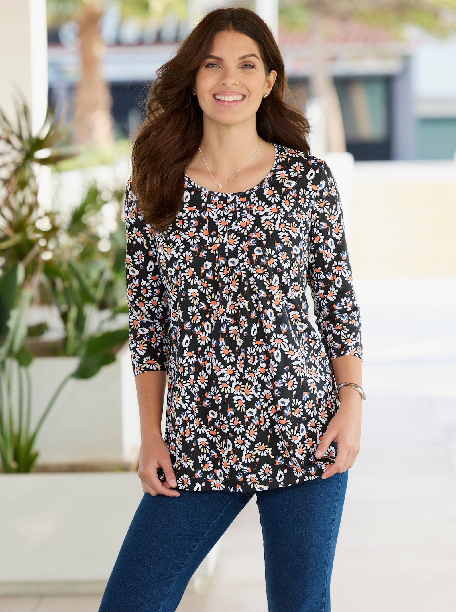 Longshirt im Blüten-Dessin - schwarz-papaya-bedruckt