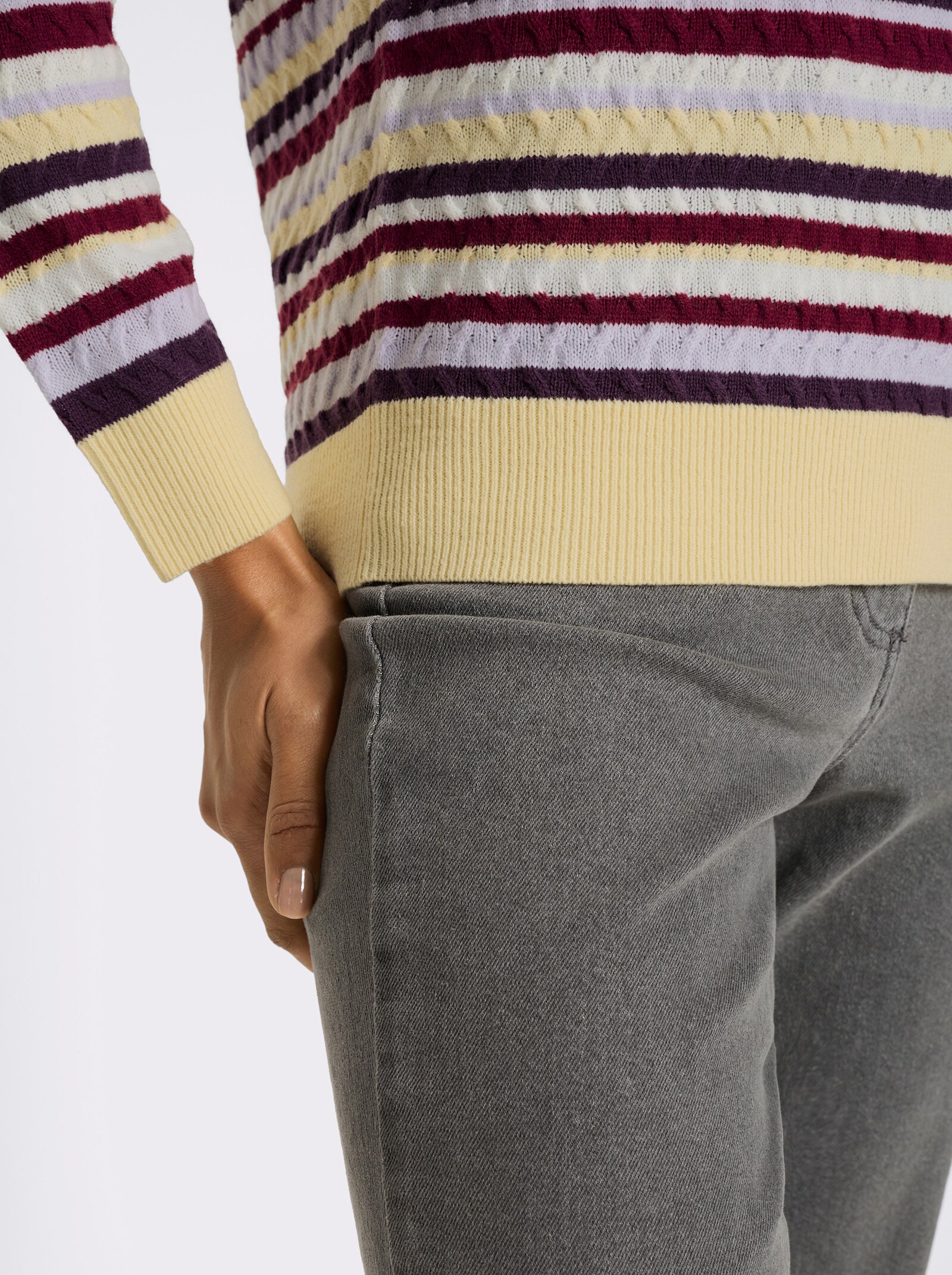 Rundhalspullover mit Zopfmuster im Ringel-Dessin - mauve-traube-geringelt