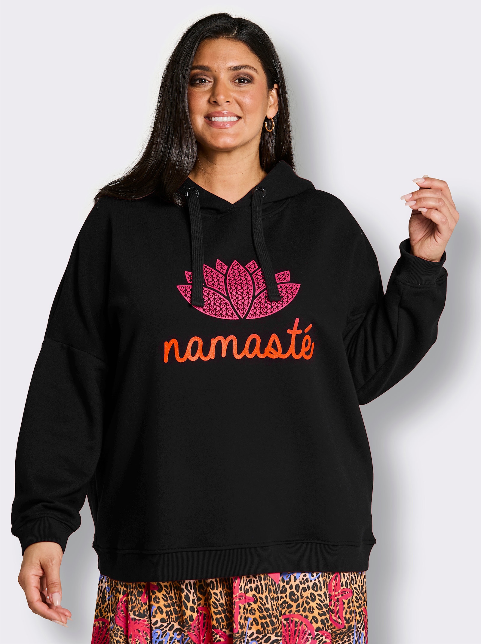 sheego loves miss goodlife Hoodie mit Statementprint - schwarz-pink-bedruckt