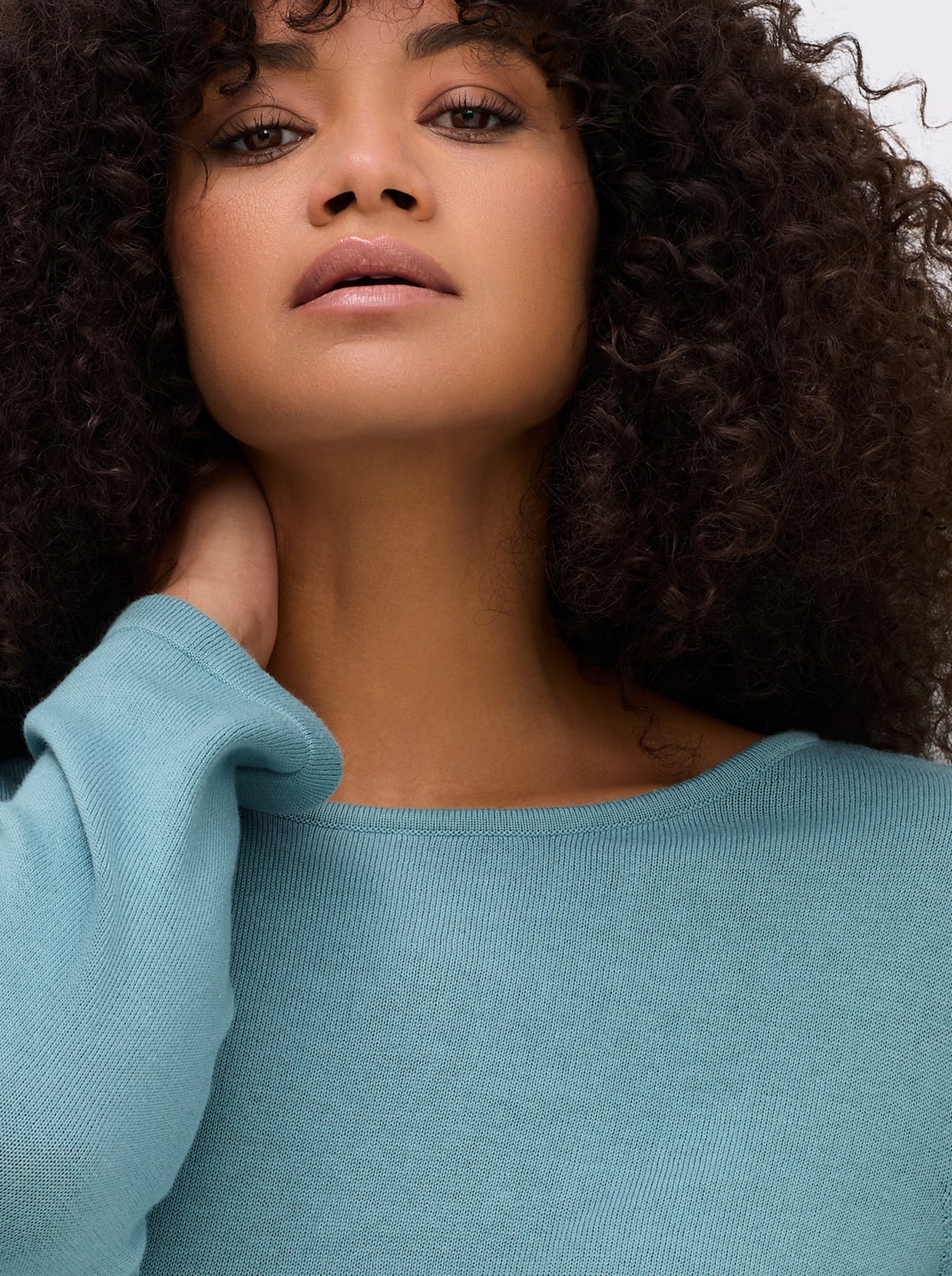 Rundhalspullover mit U-Boot-Ausschnitt - wintertürkis