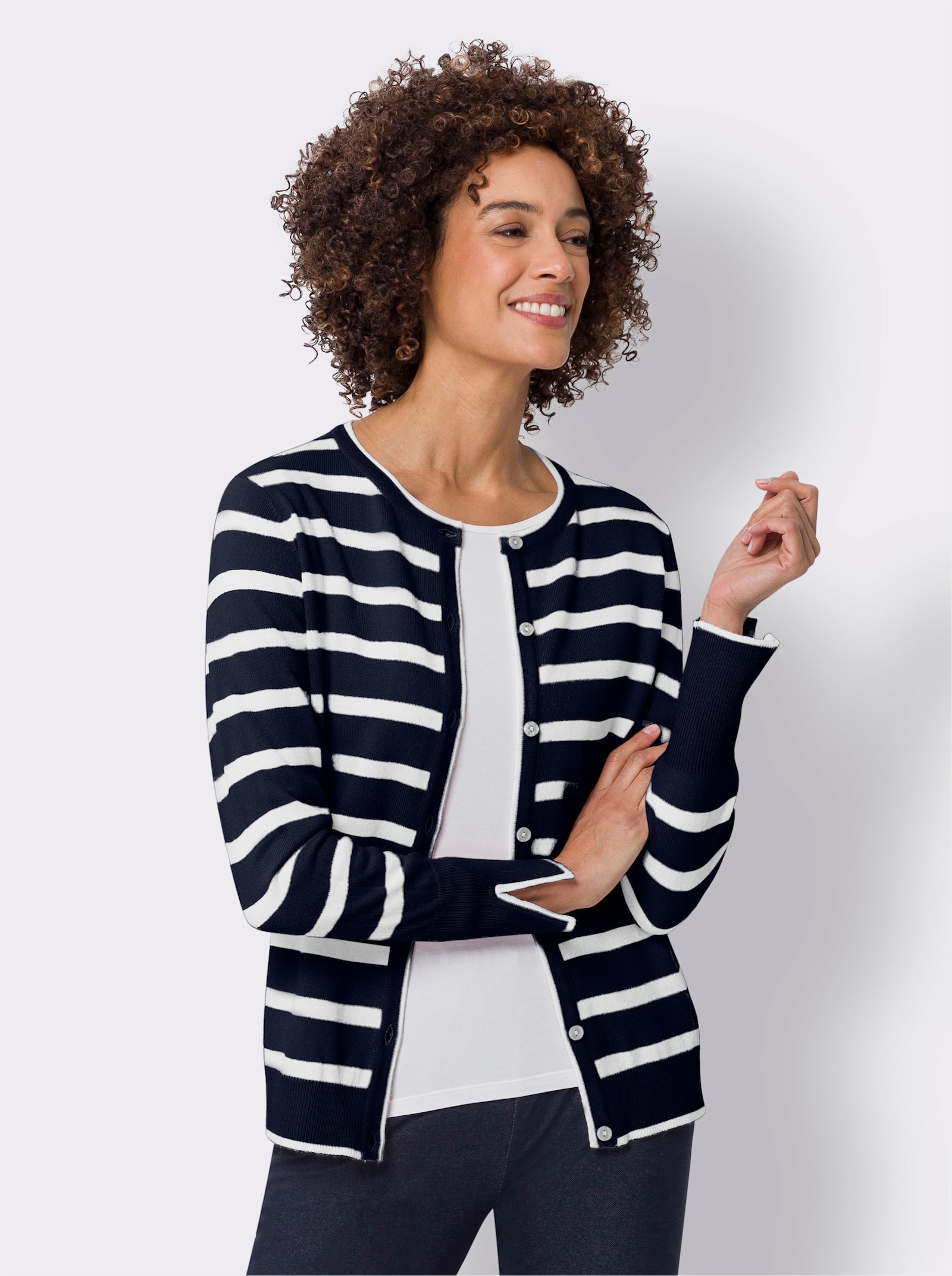 Strickjacke mit Schlitzen an den den Ärmeln - marine-ecru-geringelt