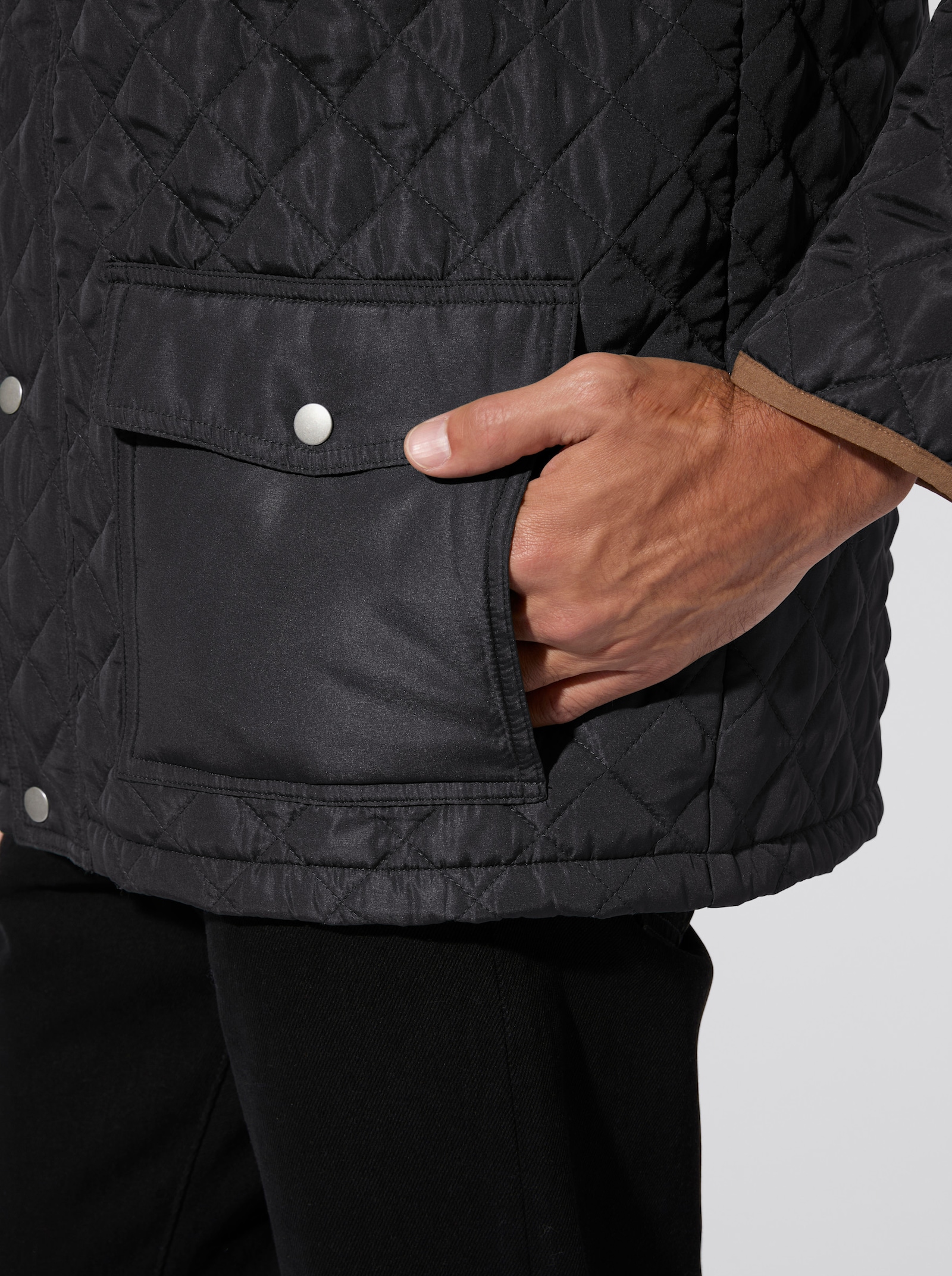 Prošívaná bunda s kosočtvercovým vzorem - černá