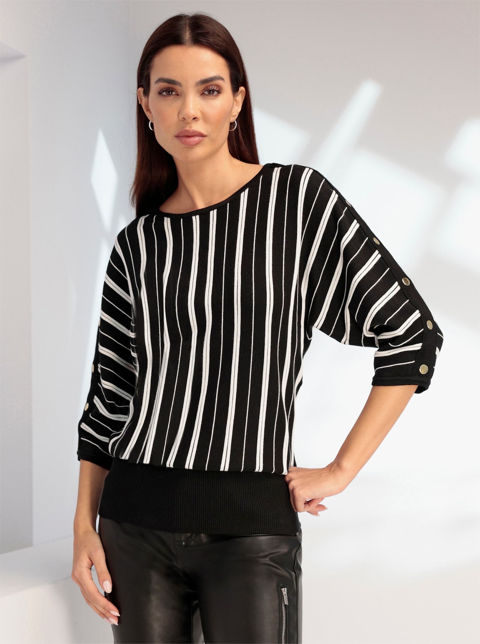 heine Fledermauspullover mit Ziernieten - schwarz-ecru-gestreift