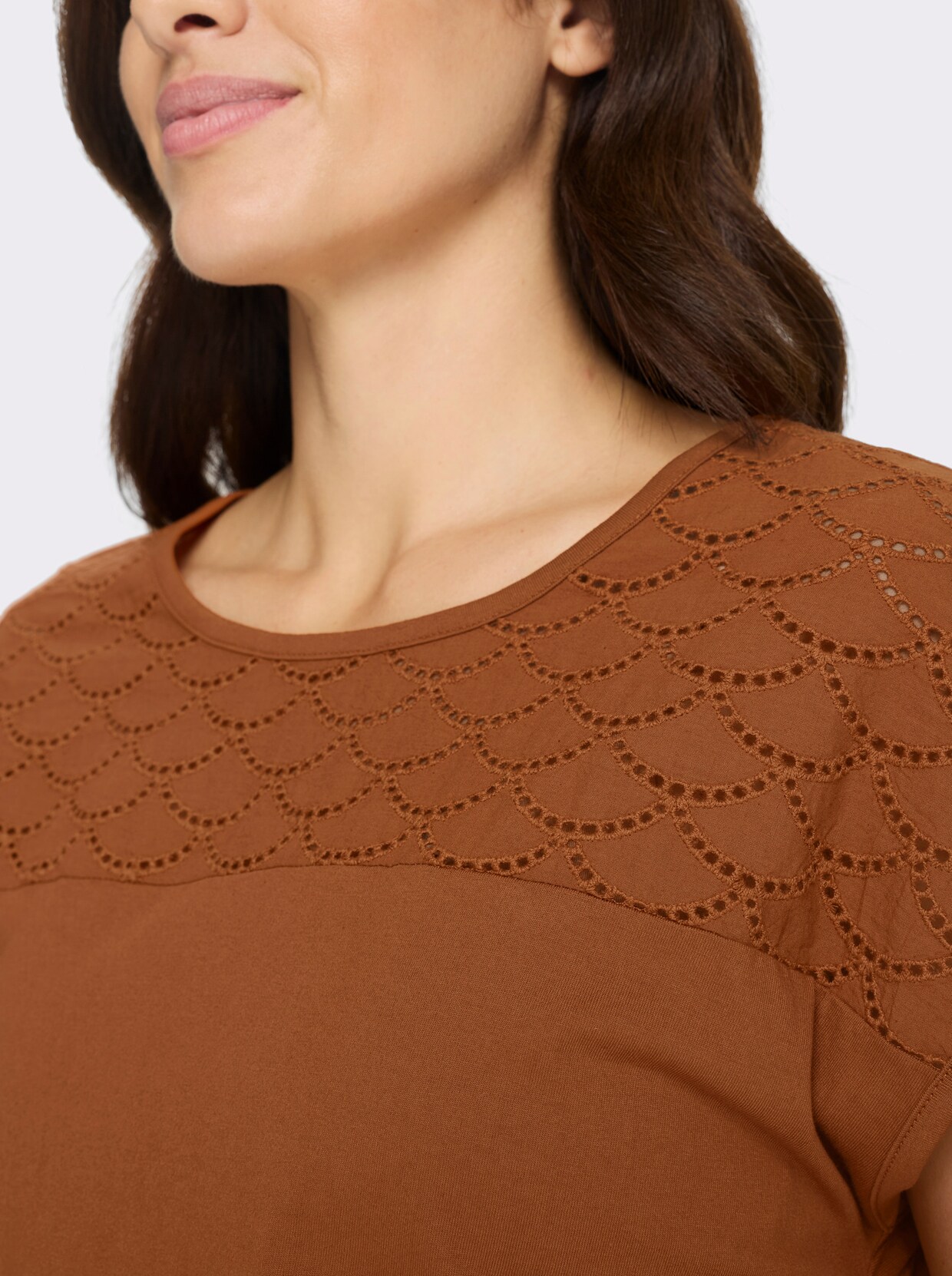 Kurzarmshirt mit Lochstickerei-Einsatz - cognac