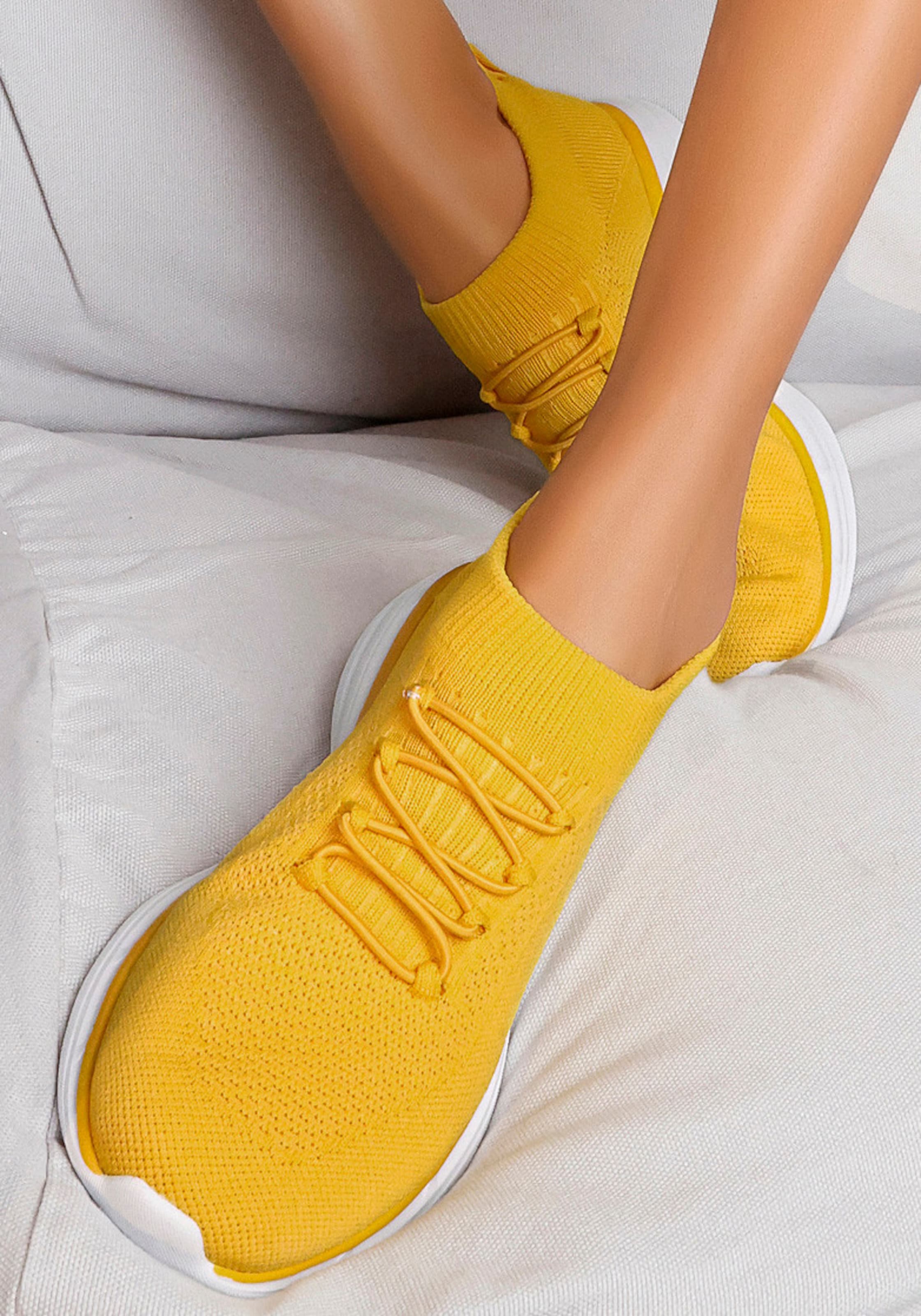 Sneaker in günstig Kaufen-Sneaker in gelb von LASCANA. Sneaker in gelb von LASCANA <![CDATA[Sneaker VEGAN von LASCANA. Obermaterial, Futter und Decksohle aus Mesh. Laufsohle aus Synthetik.]]>. 