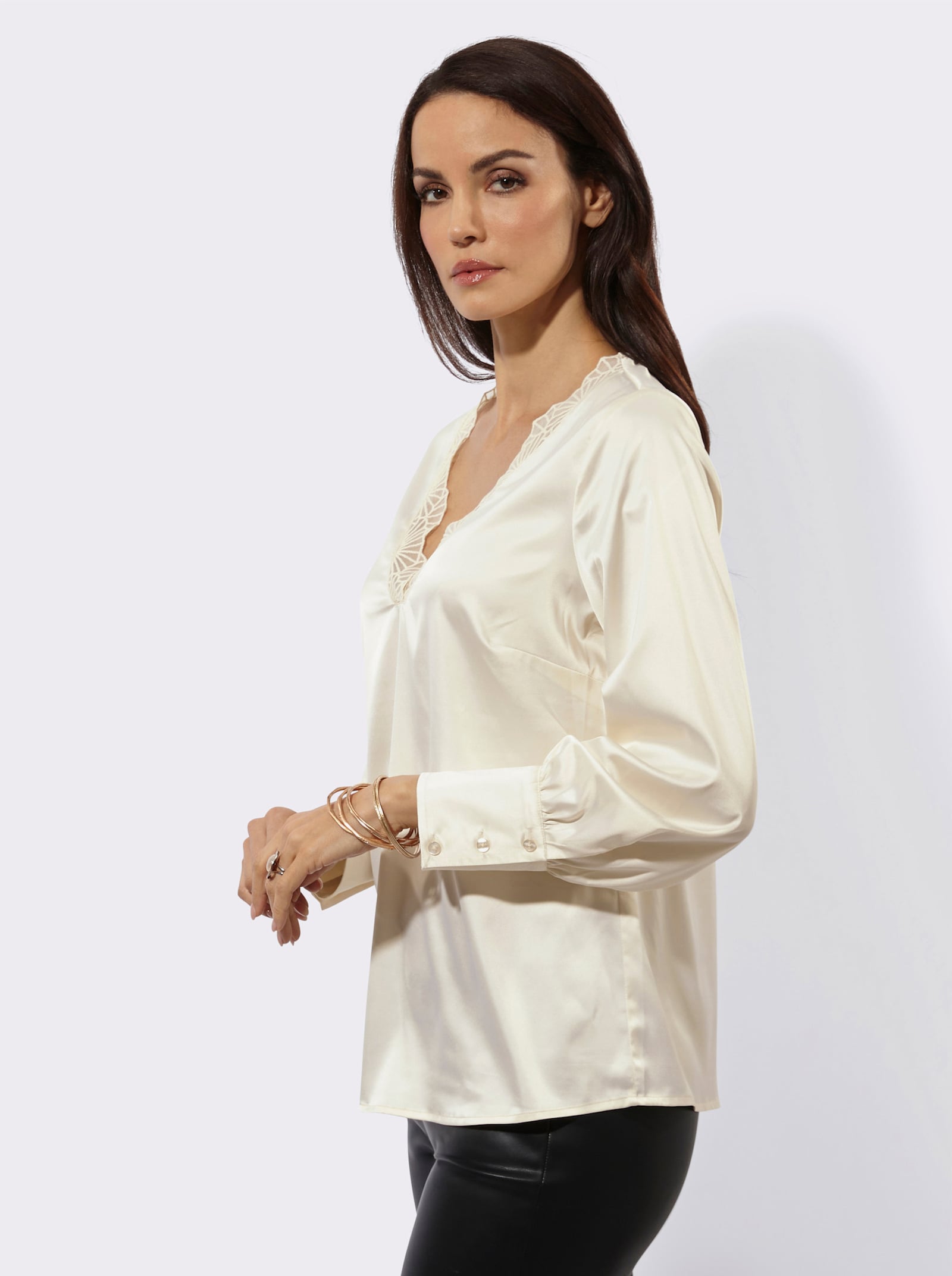 Satinbluse mit Spitze am Ausschnitt - champagner