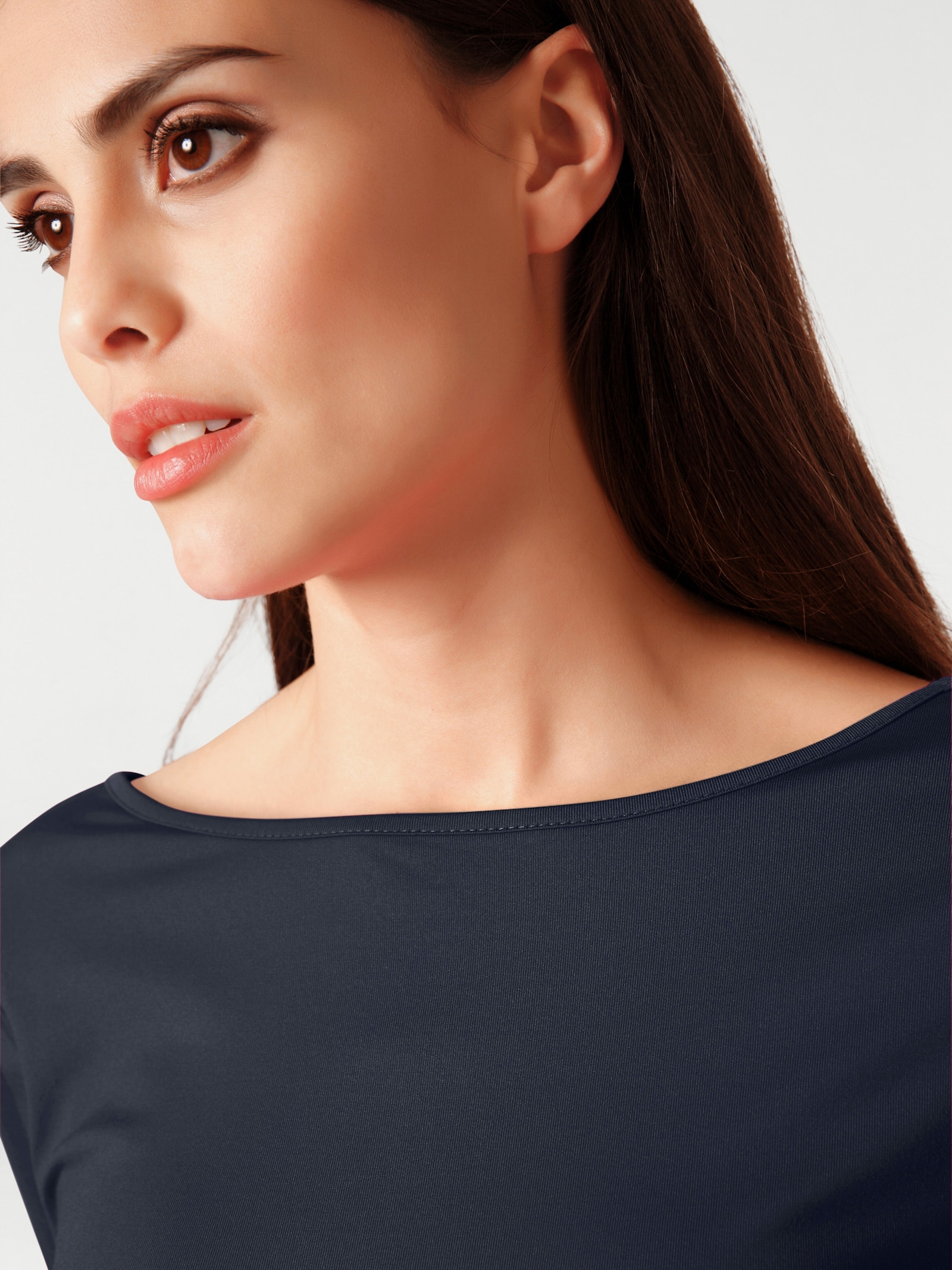 heine Kurzarmshirt mit V-Ausschnitt hinten - marine