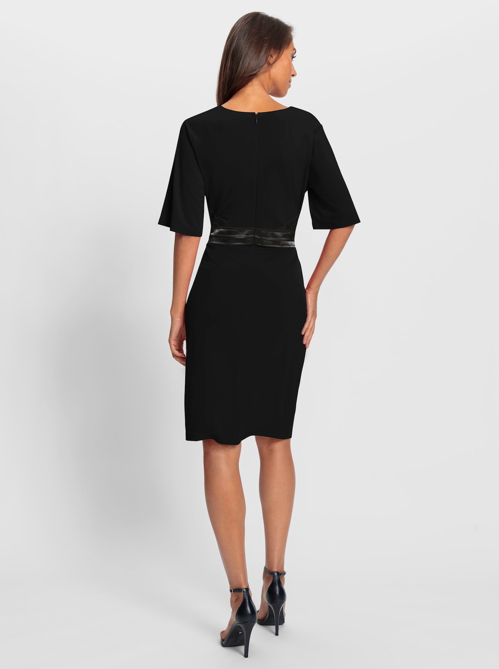 heine Robe fourreau avec empiècement en satin à la taille - noir