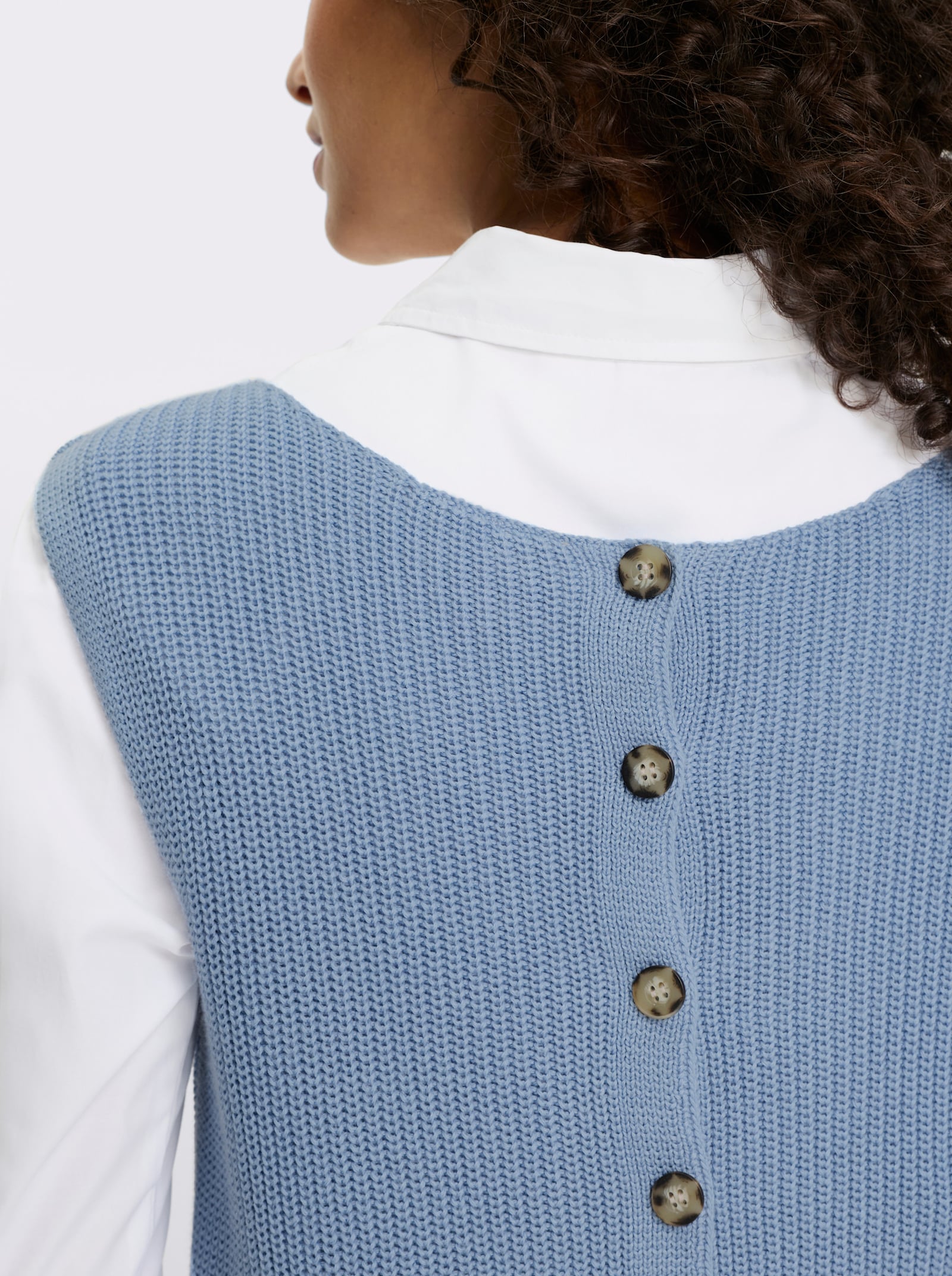 heine Stricktop mit Zierknopfleiste hinten - bleu