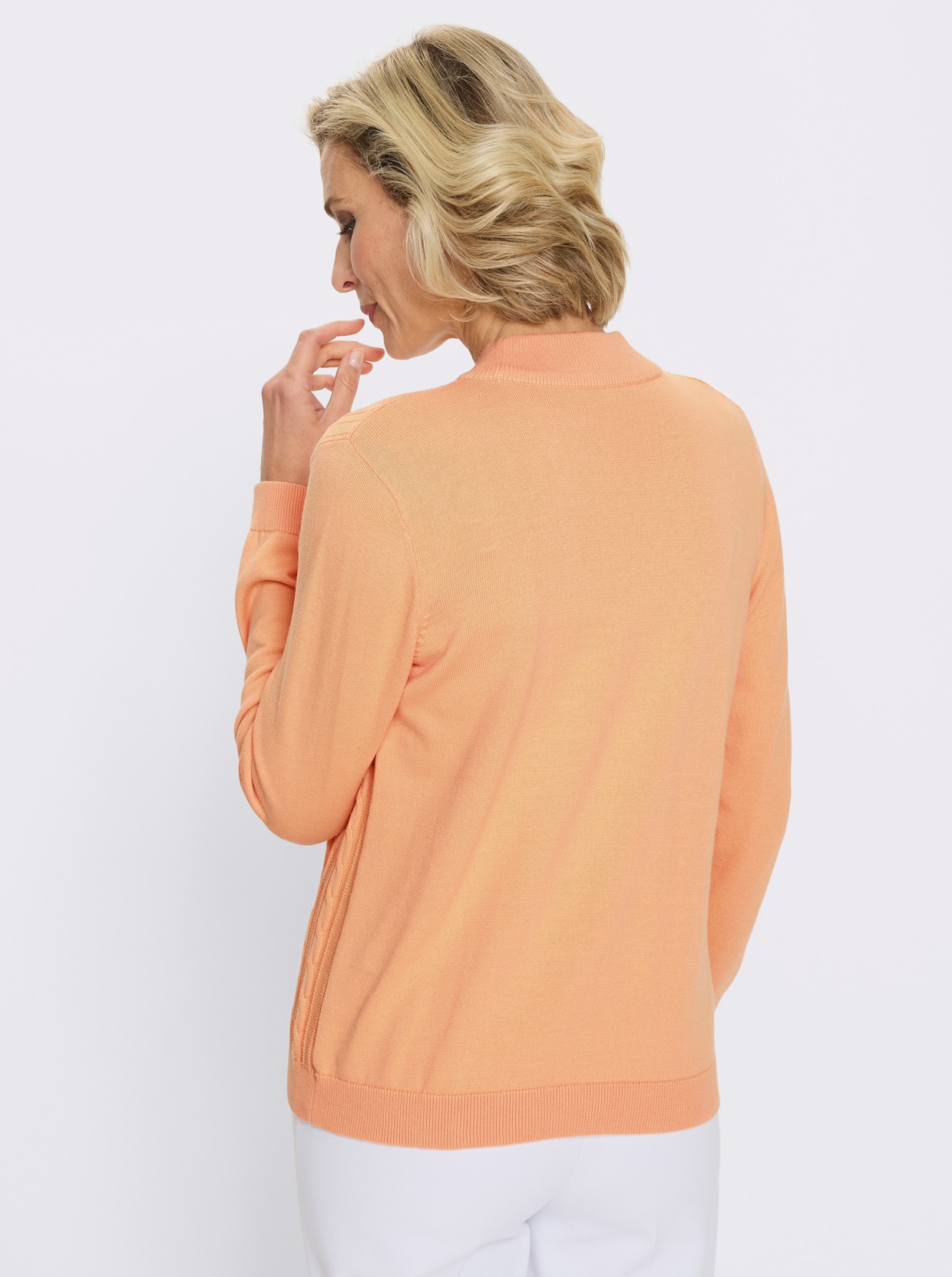 Stehkragenpullover mit Zopfmuster - apricot
