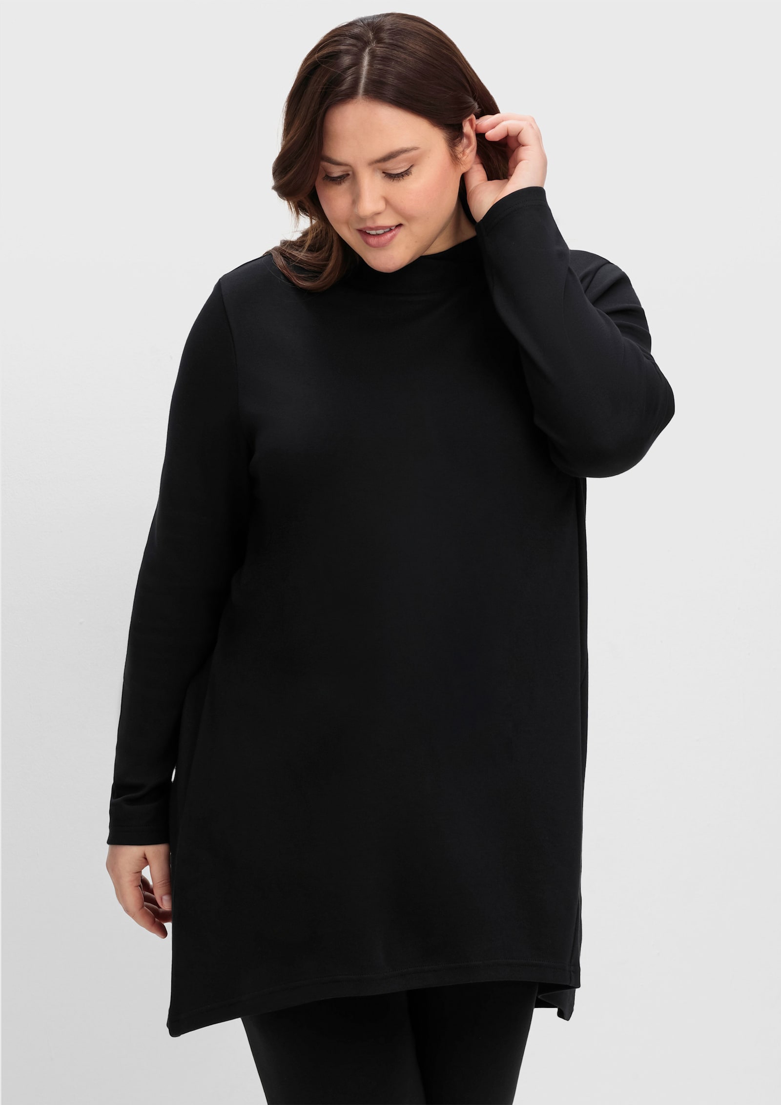 sheego Longshirt mit asymmetrischem Stehkragen - schwarz