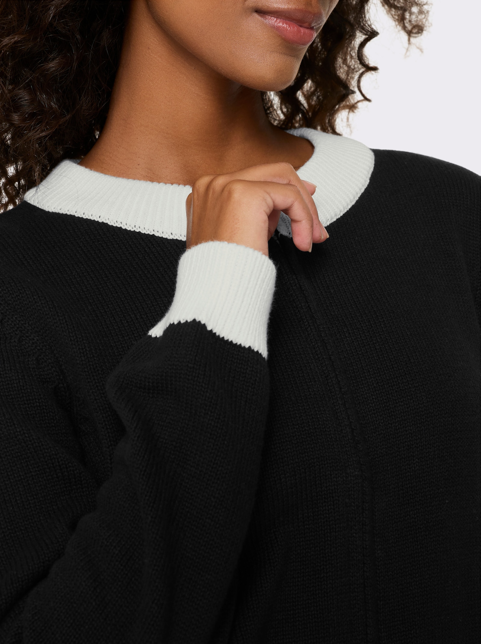 heine Strickjacke mit Blockstreifen - schwarz-ecru