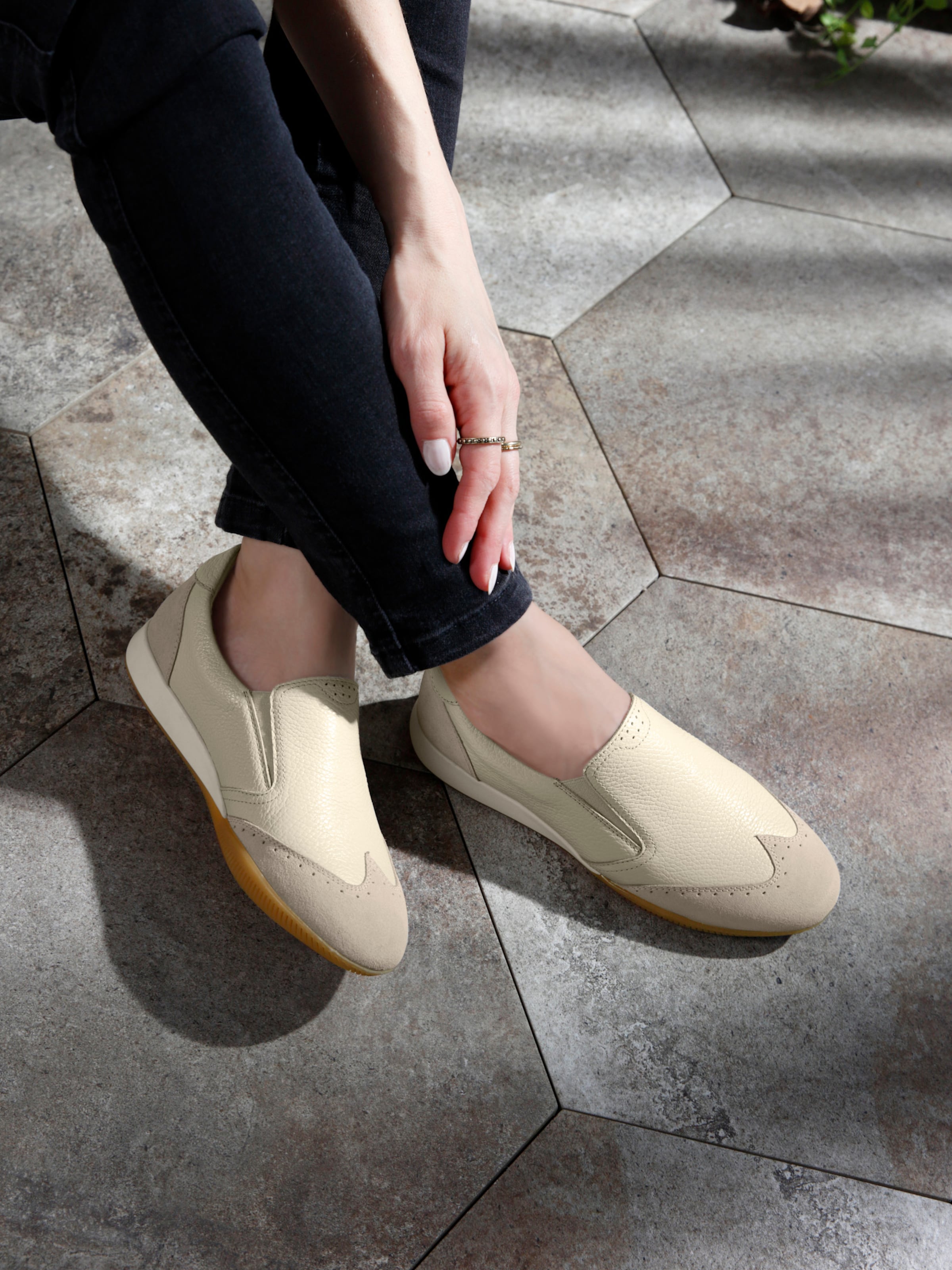 Heine Damen Beige Slipper Gr. 35, (Sand), Glattleder, Leder, Rindsleder, Veloursleder, Schuhe Slipper - Bild 4
