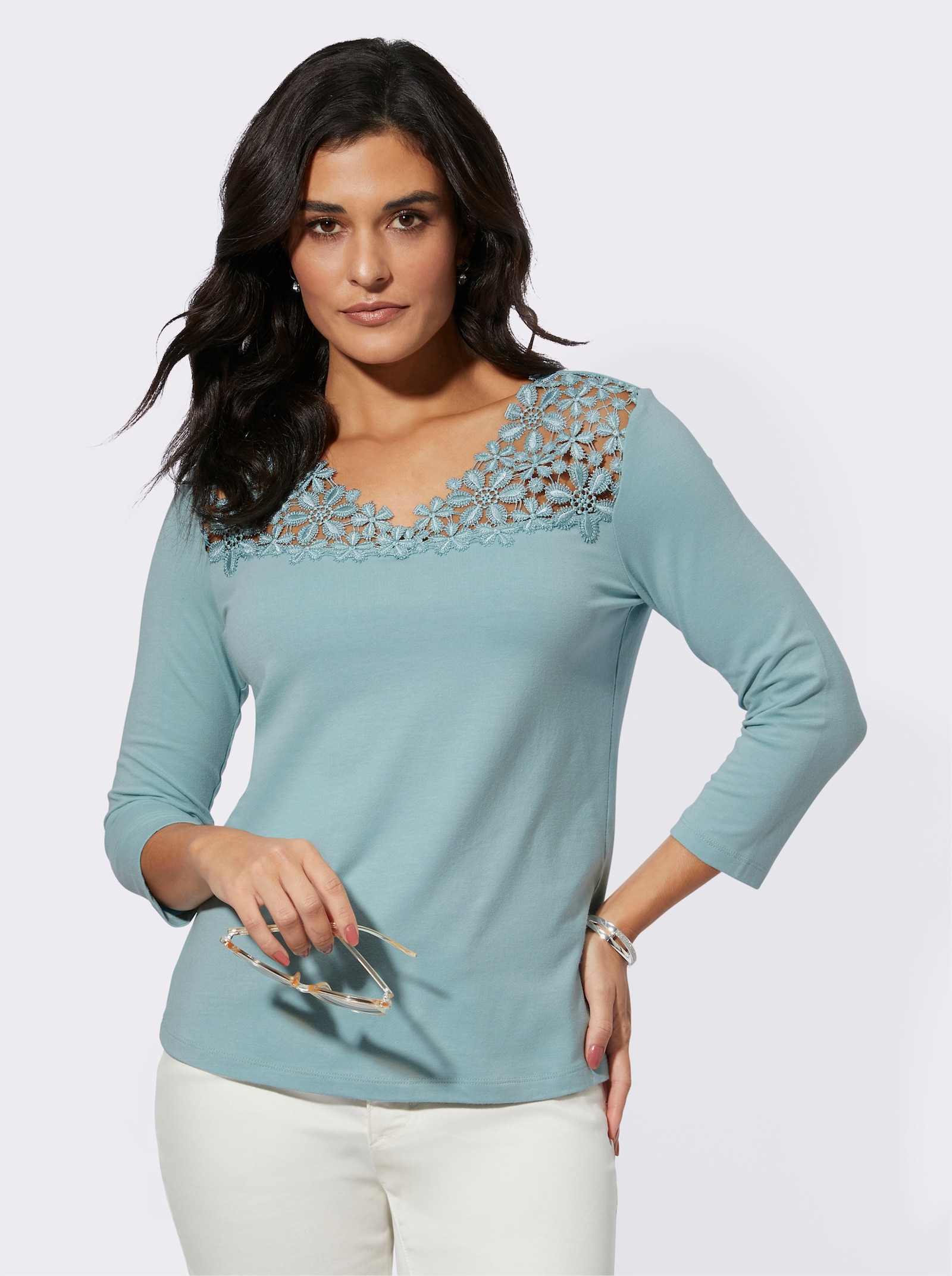 Shirt met V-hals en bloemenkant - kalkmint