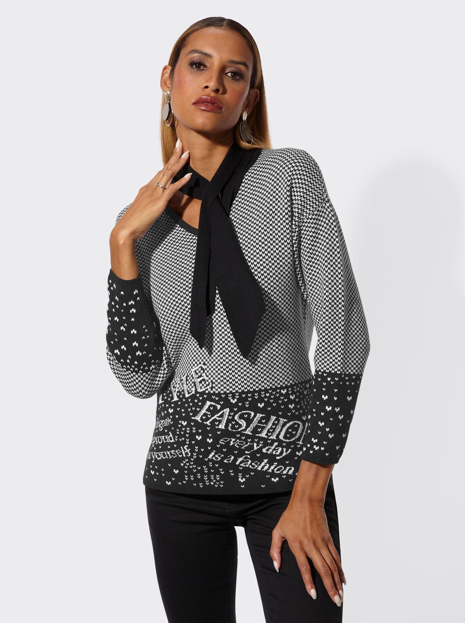Langarm-Pullover mit abnehmbaren Schal - schwarz-ecru-gemustert