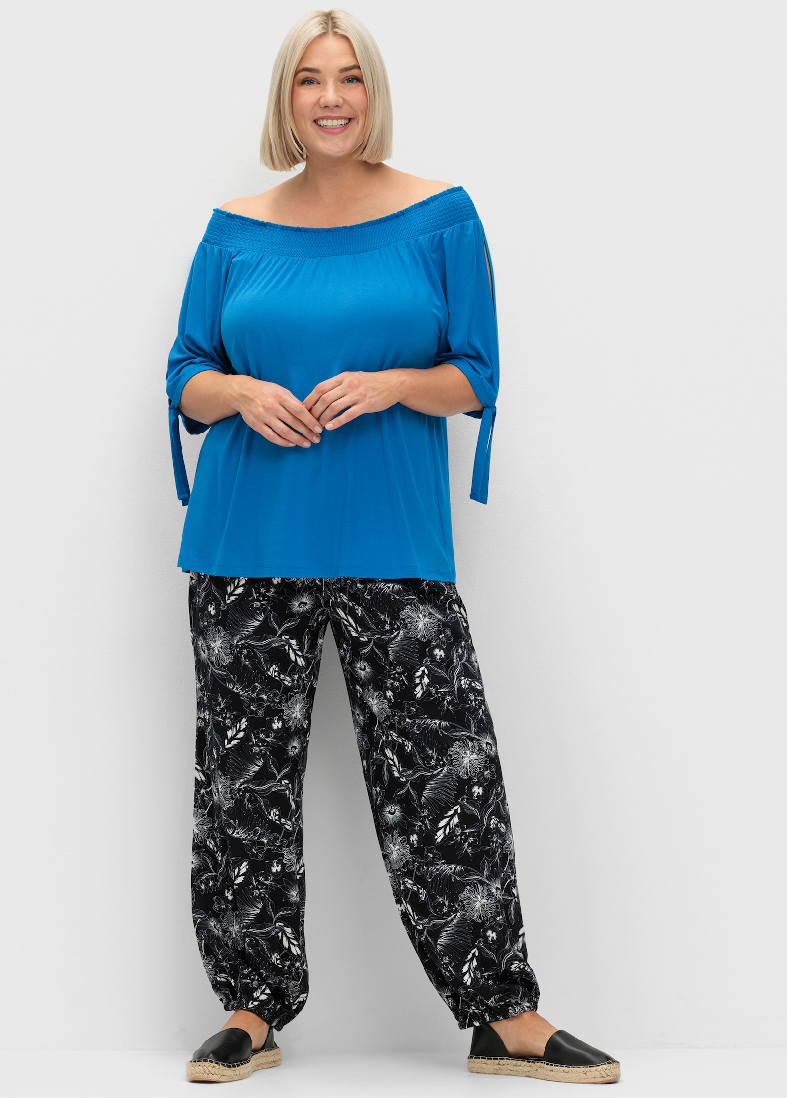 sheego Pantalon avec imprimé feuilles - noir-blanc