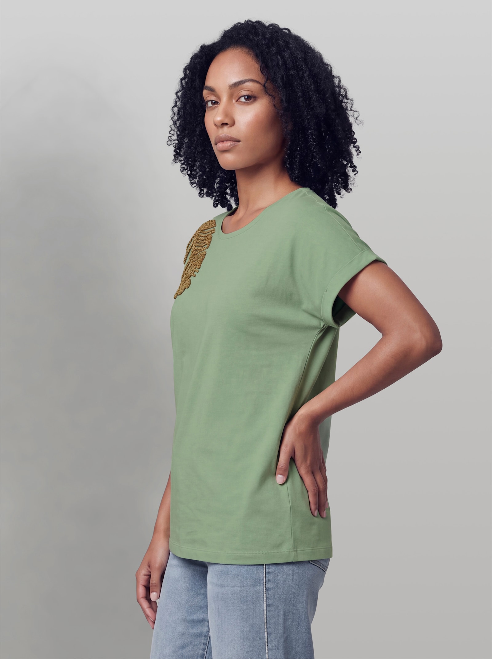 heine T-Shirt mit Zierperlen - eucalyptus