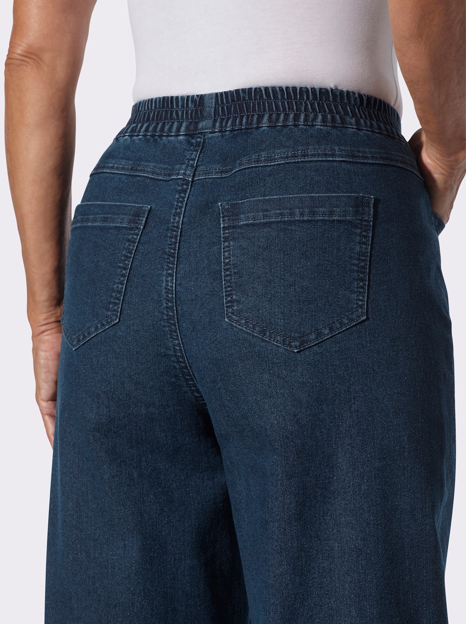 Schlupfjeans Mom-Schnitt mit weiteren Oberschenkeln - blue-stone-washed
