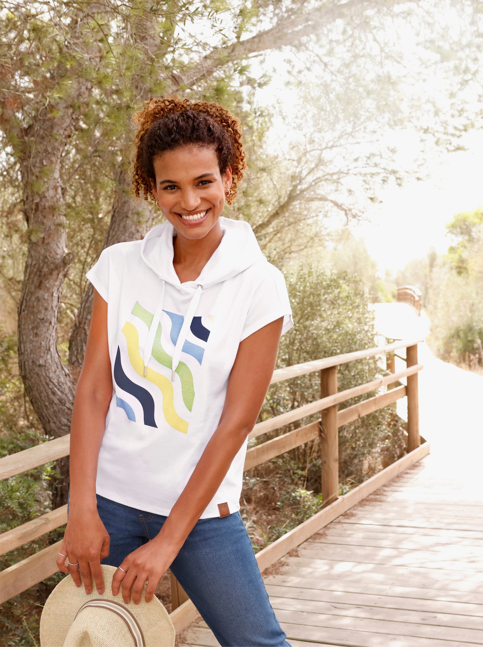 Kapuzenshirt mit überlappenden Ärmeln - weiß