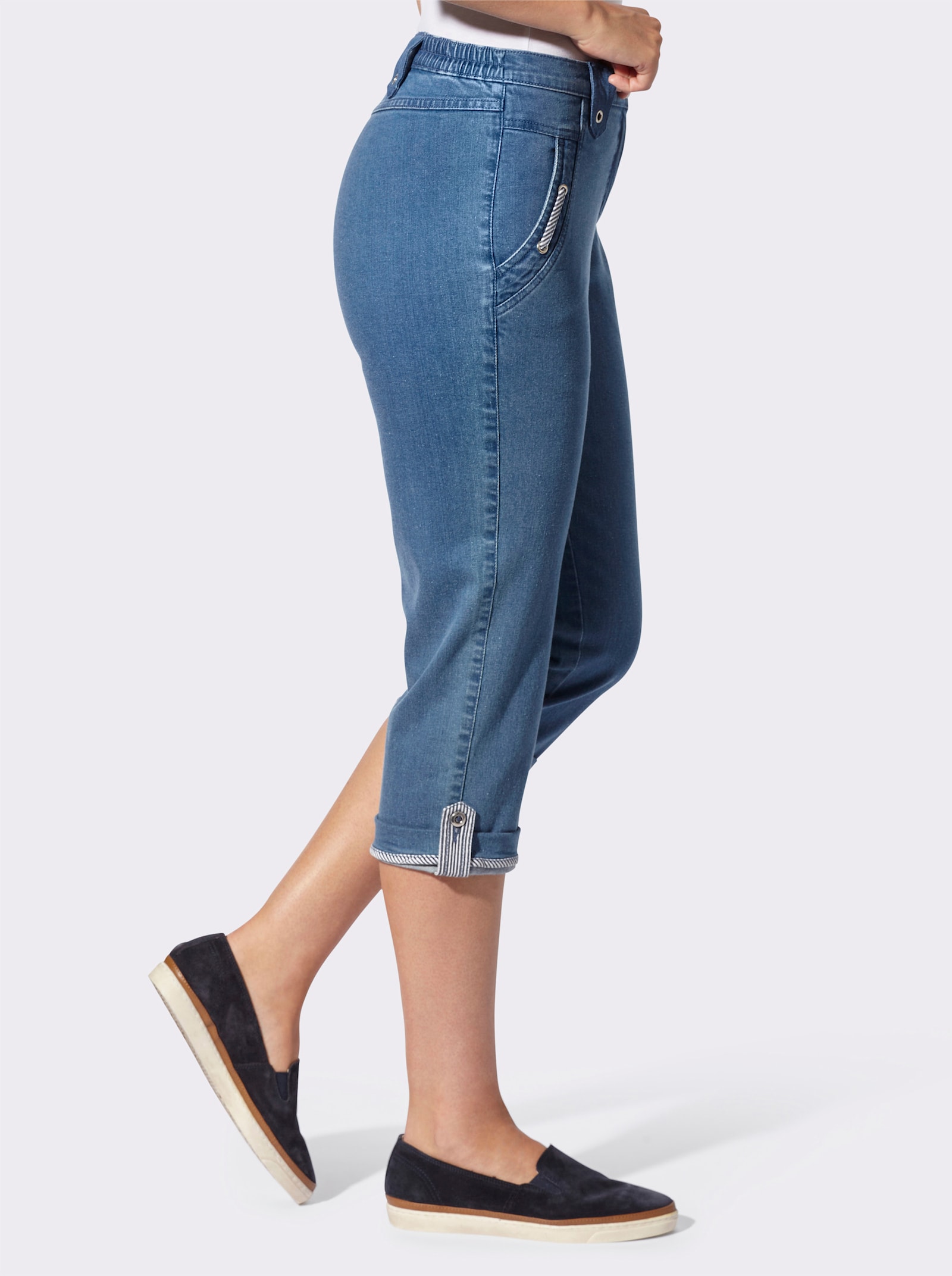 Caprijeans mit seitlichem Dehnbund - blue-bleached