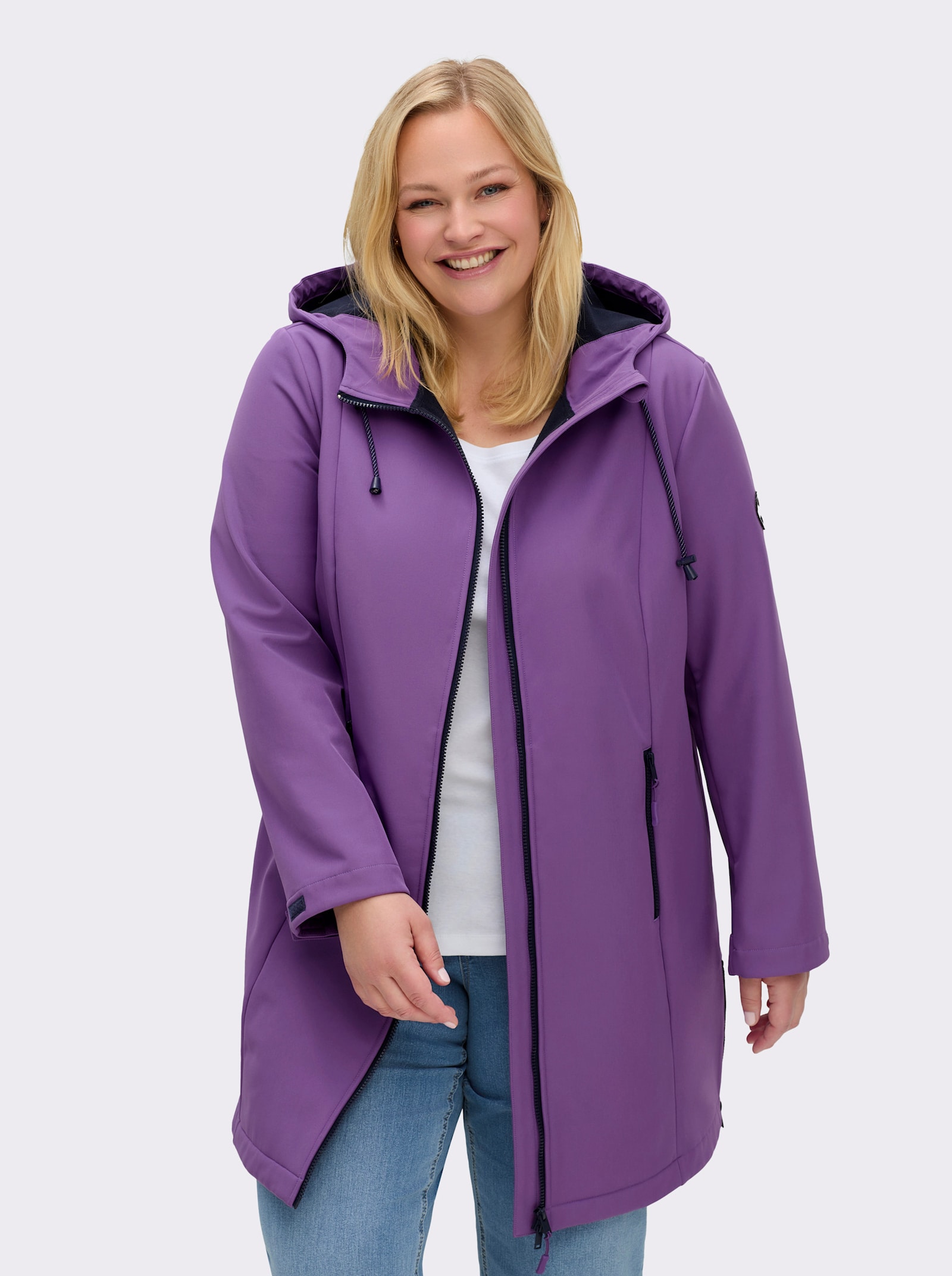 sheego Softshelljacke mit Kapuze und Tunnelzug - lila