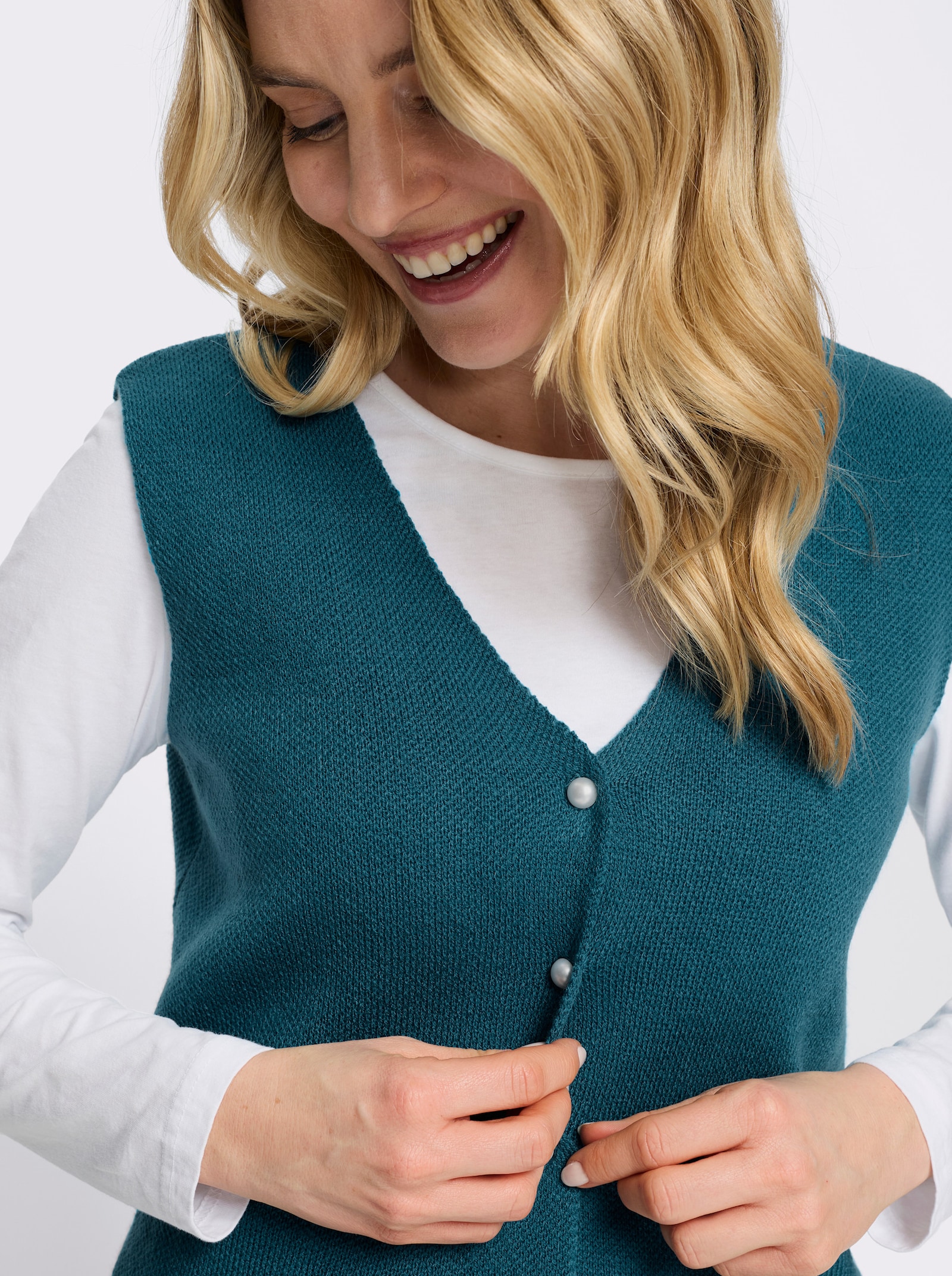 Strickweste mit Knöpfen in Perlen-Optik - aquapetrol