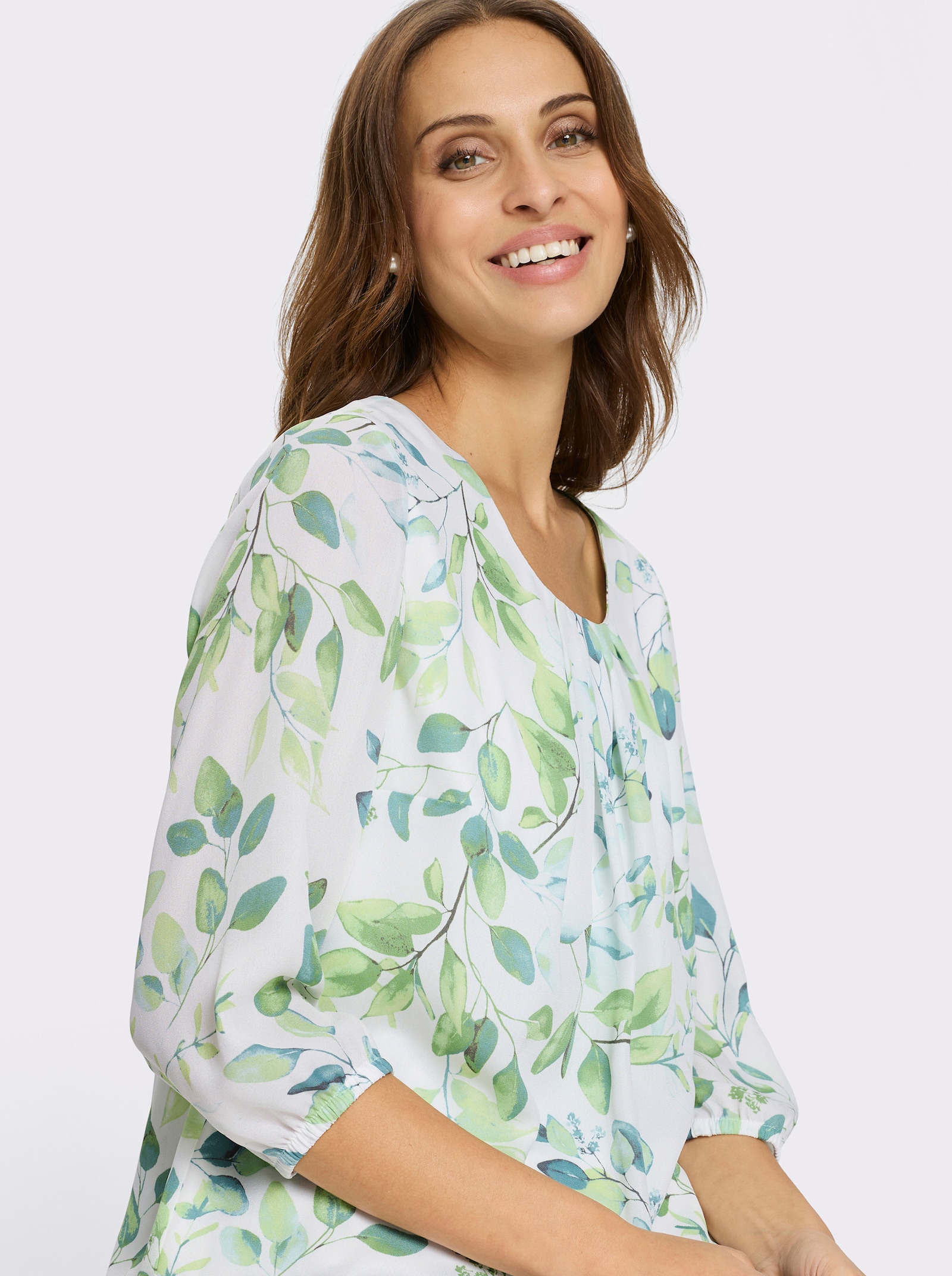 Georgettebluse im Blätter-Dessin - weiß-eucalyptus-bedruckt