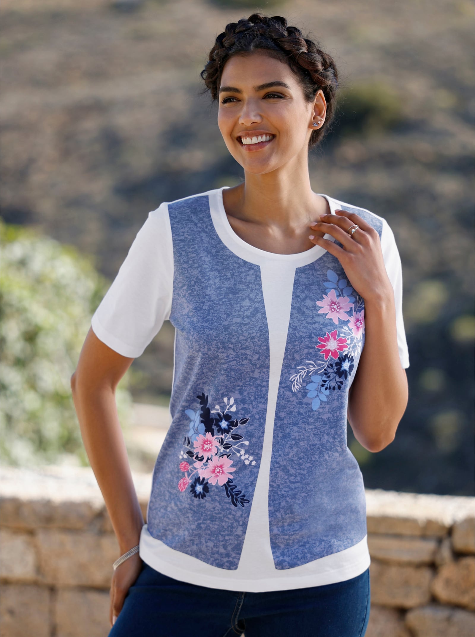 Kurzarmshirt in 2-in-1-Optik - weiss-jeansblau-bedruckt