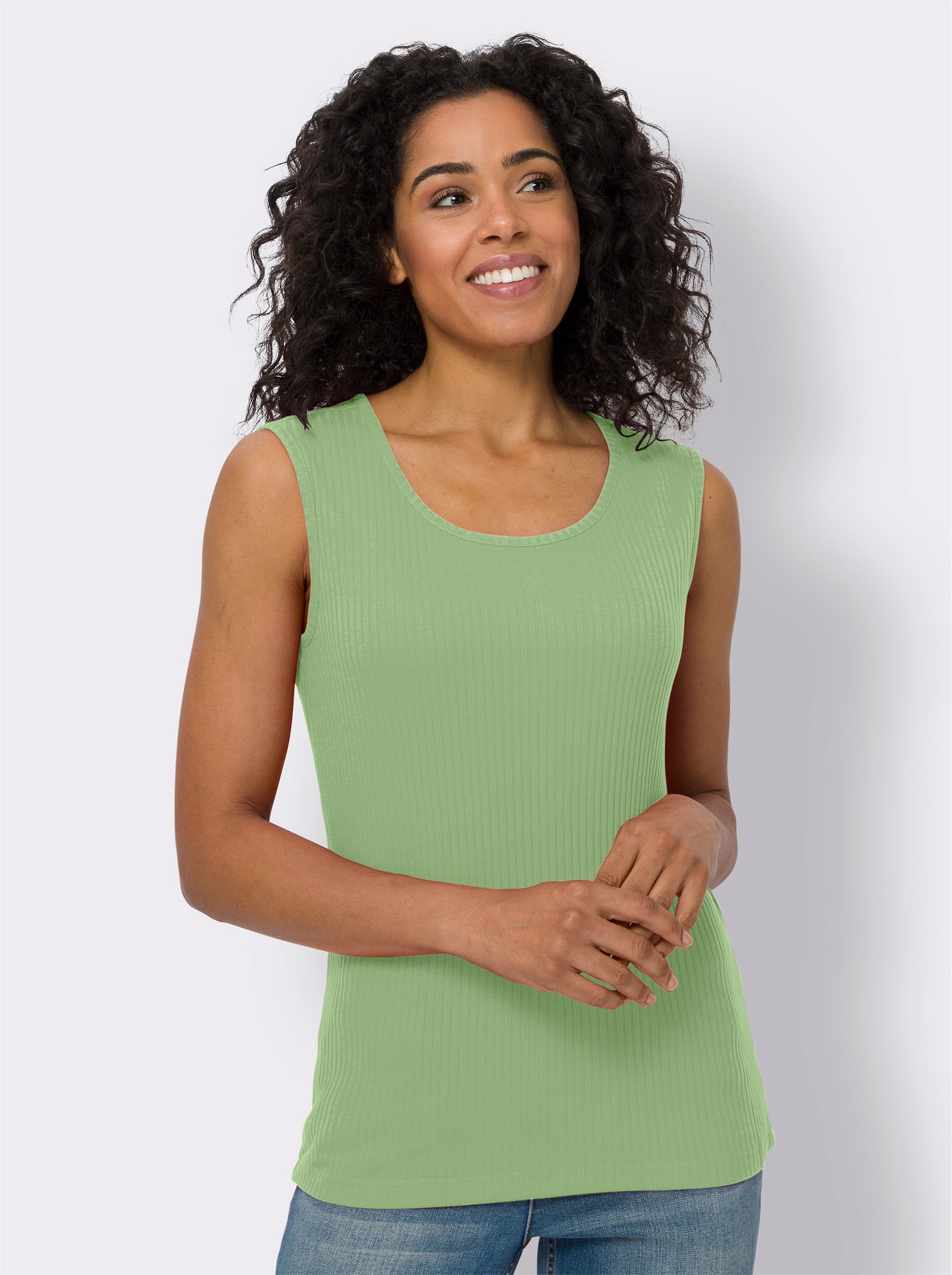 Shirttop van ribstof - resedagroen