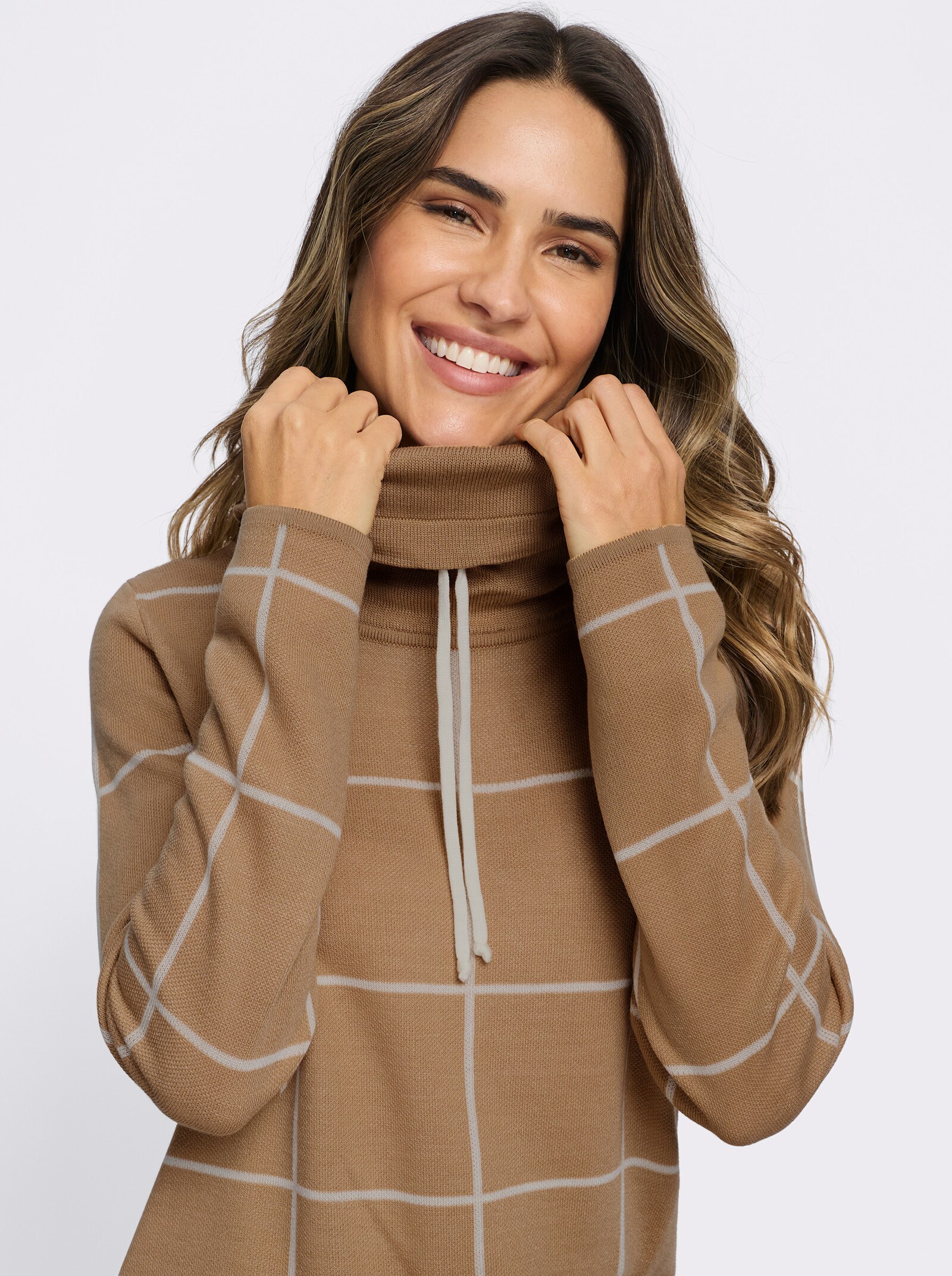 Rollkragenpullover mit Jacquard-Karo - camel-ecru-gemustert