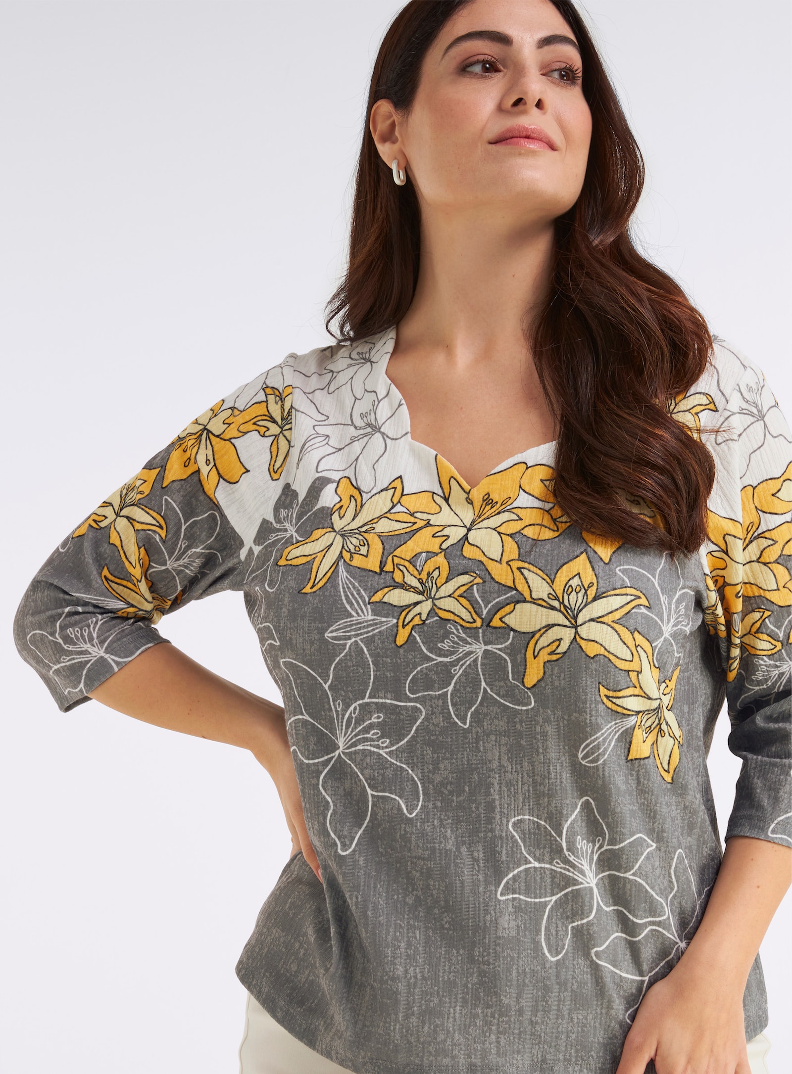 Print-Shirt mit gebogten Kanten - sonnengelb-schwarz-bedruckt