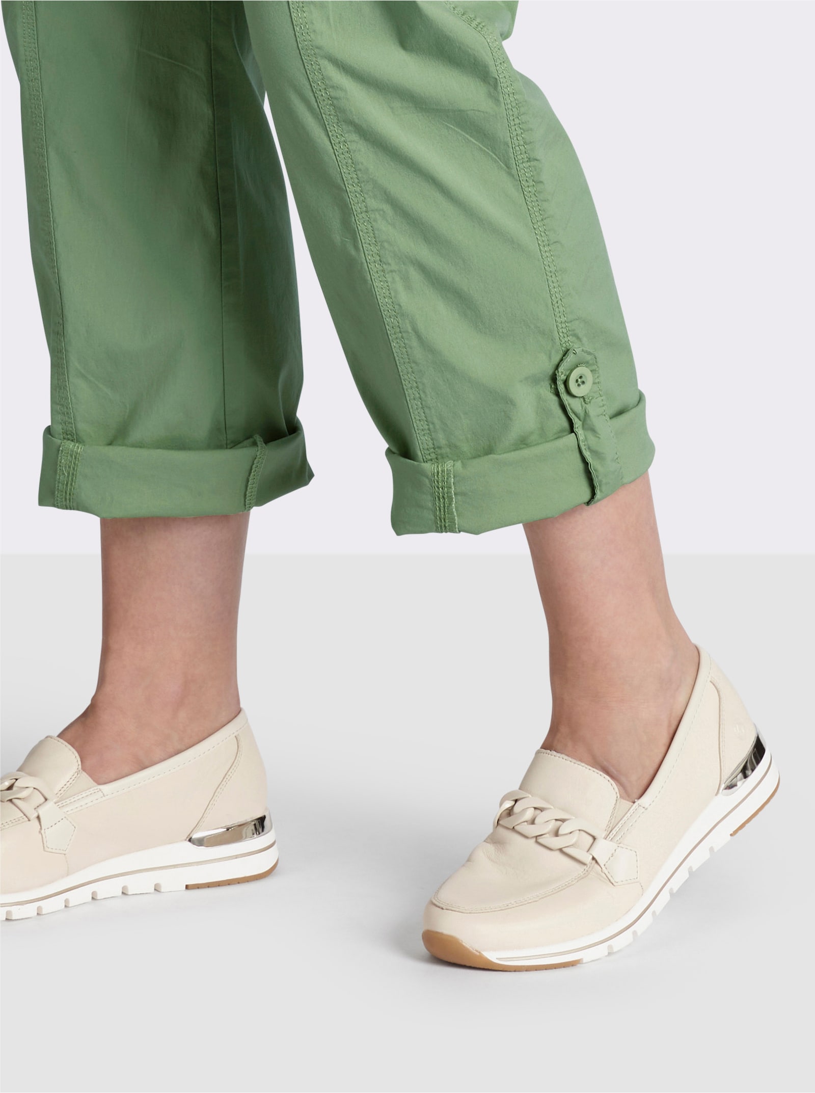 Hose mit krempelbaren Beinen - eucalyptus