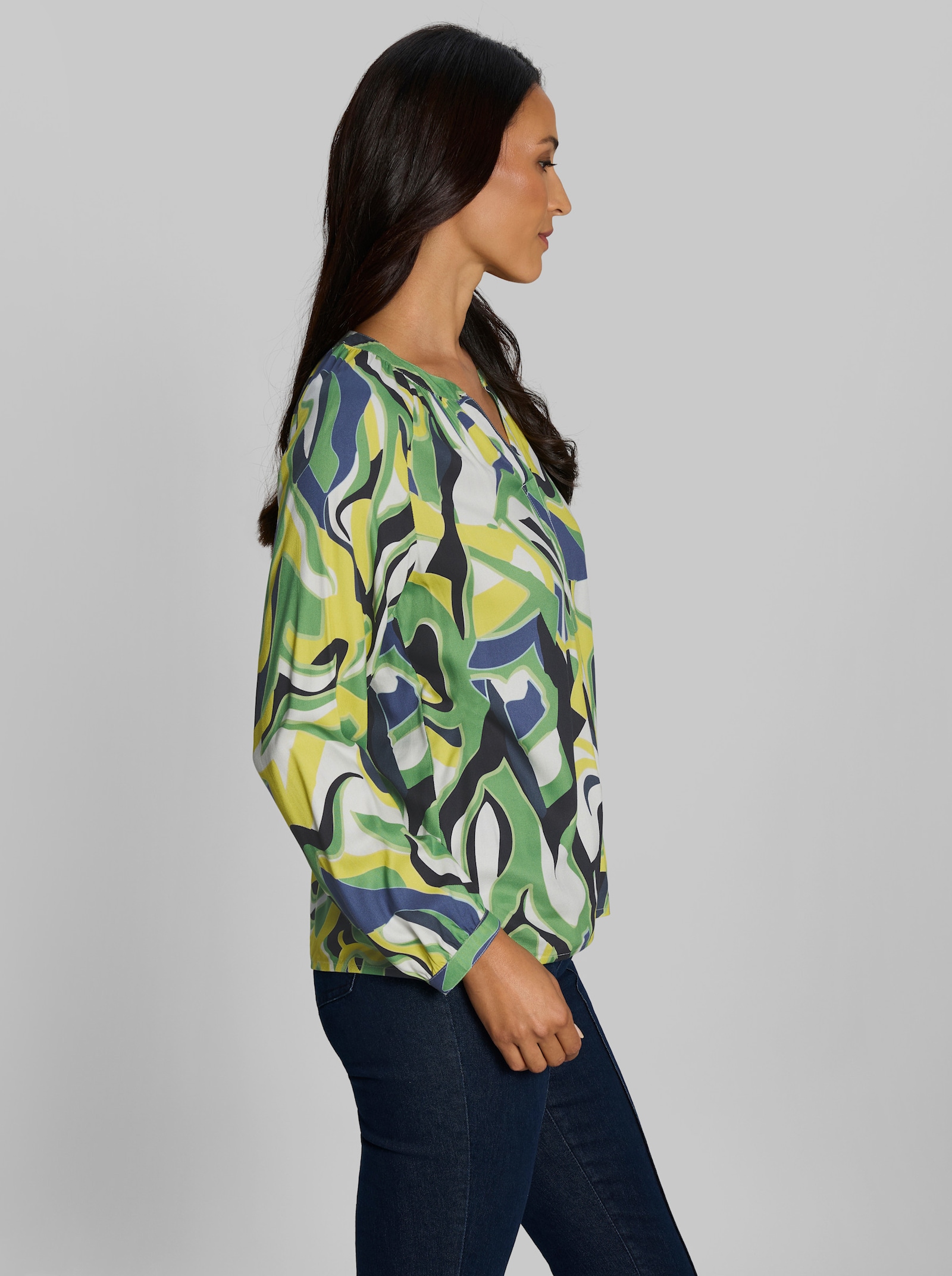 heine Druckbluse mit modernem Print - apfel-royalblau-bedruckt