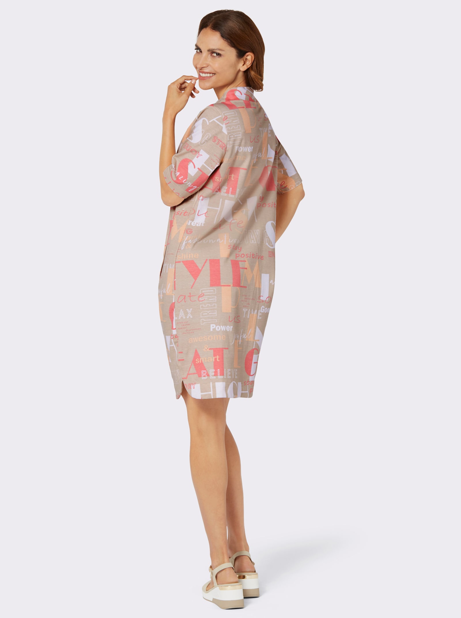 Druckkleid mit weitenregulierbarem Kragen - sand-flamingo-bedruckt