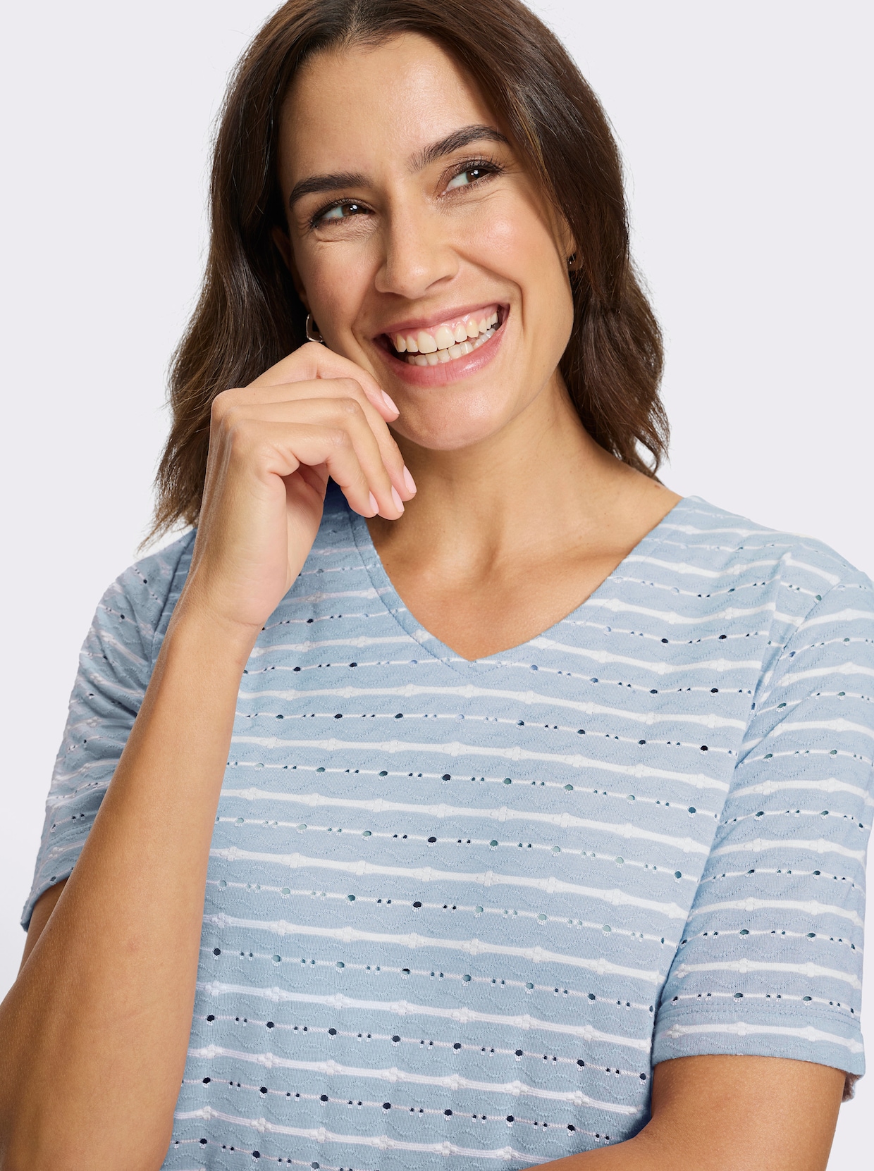 V-Shirt - ecru-hellblau-gemustert