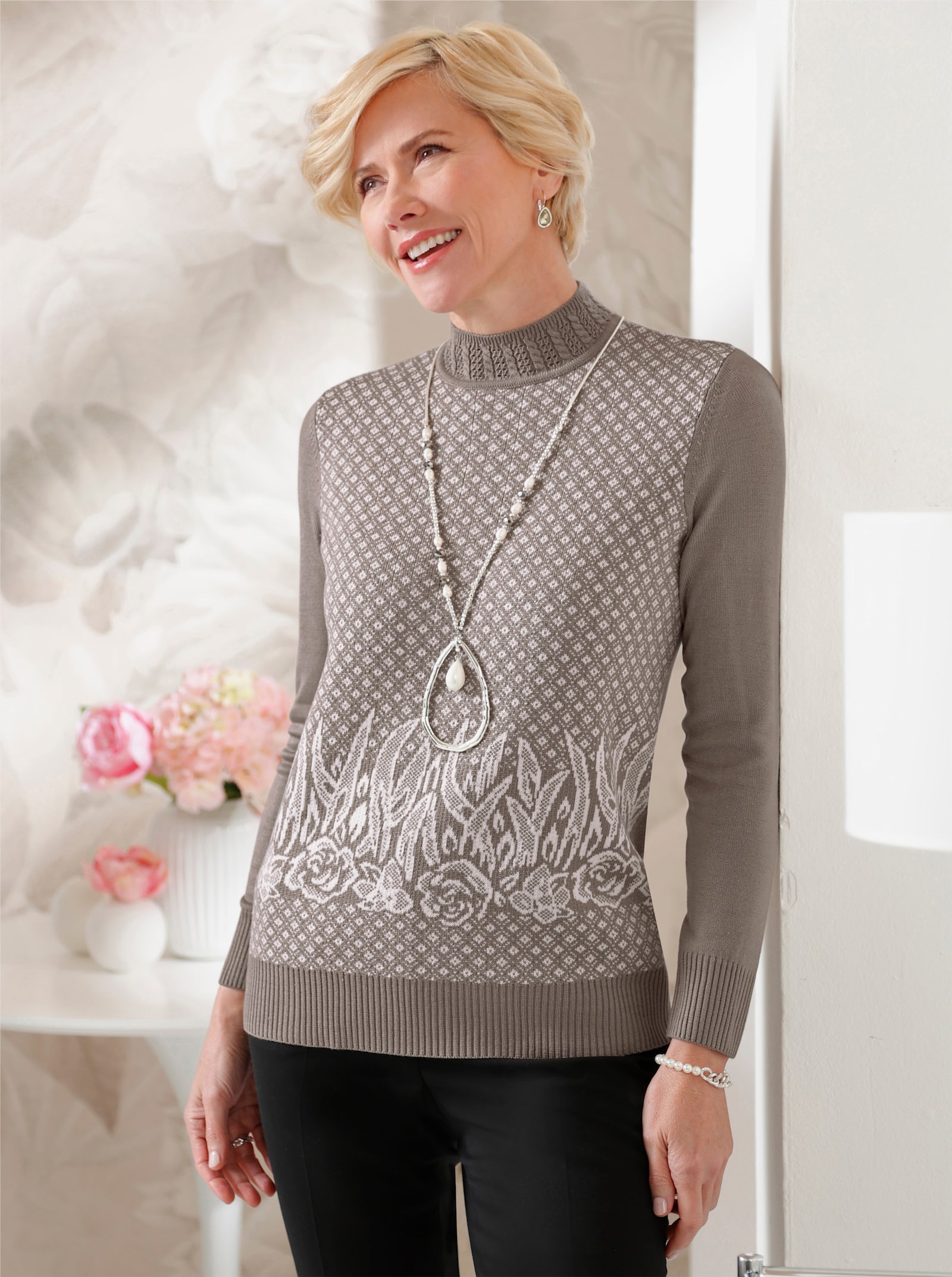 Stehkragenpullover mit Intarsienmuster - taupe-ecru-gemustert