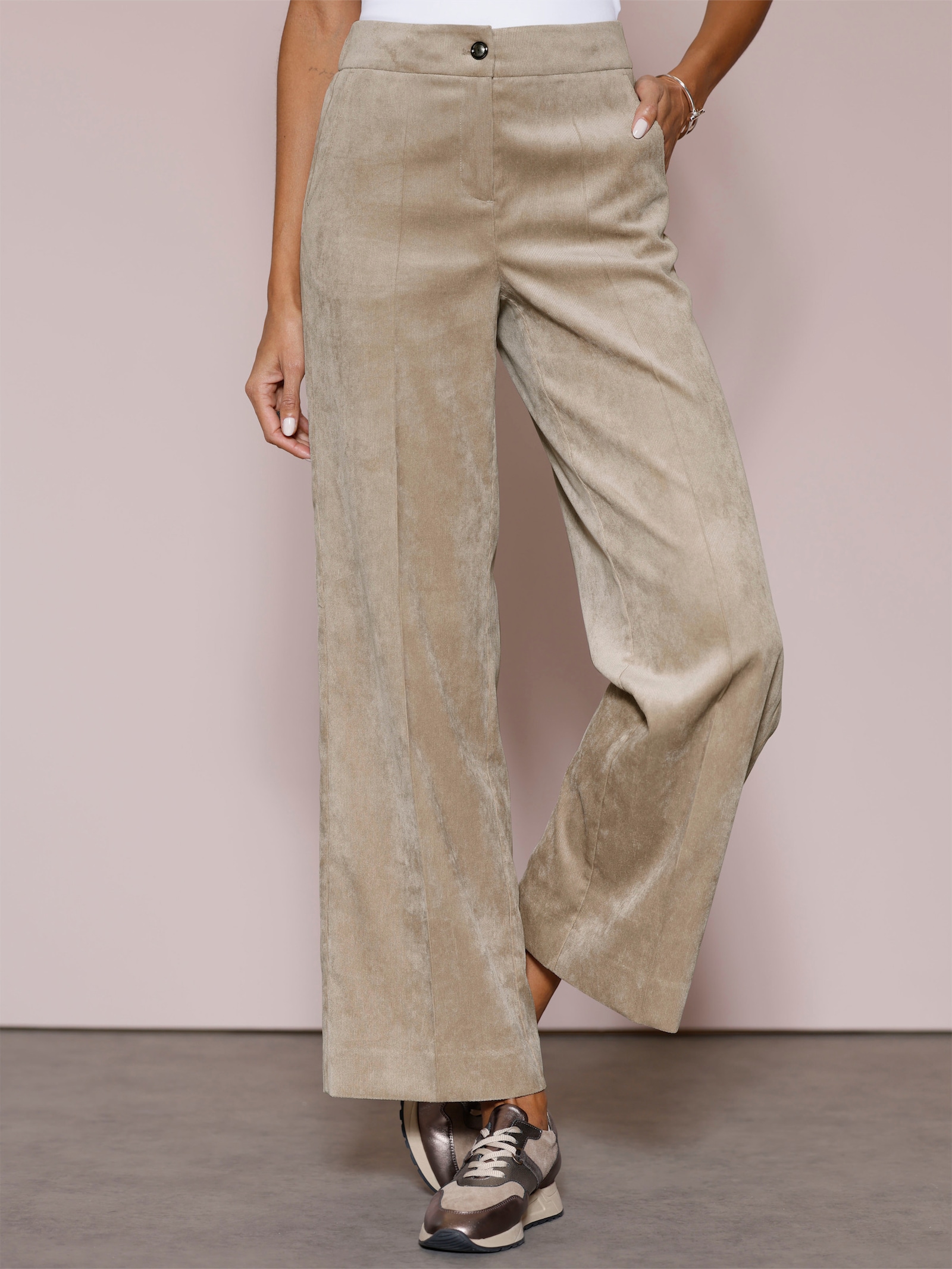 Cordhose mit Dehnbund hinten - sesam
