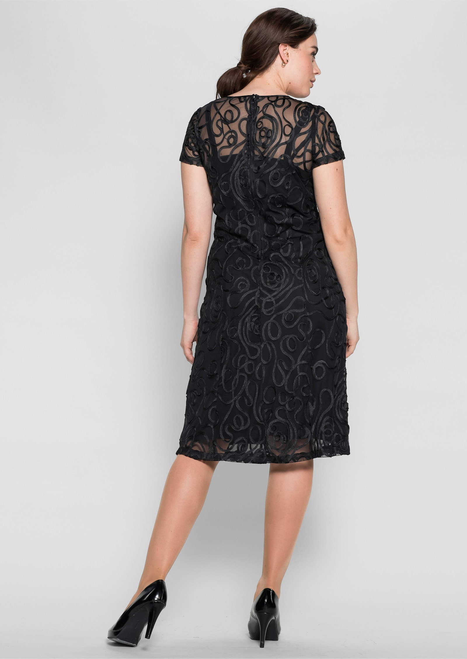 sheego Cocktailjurk met sierranden - zwart