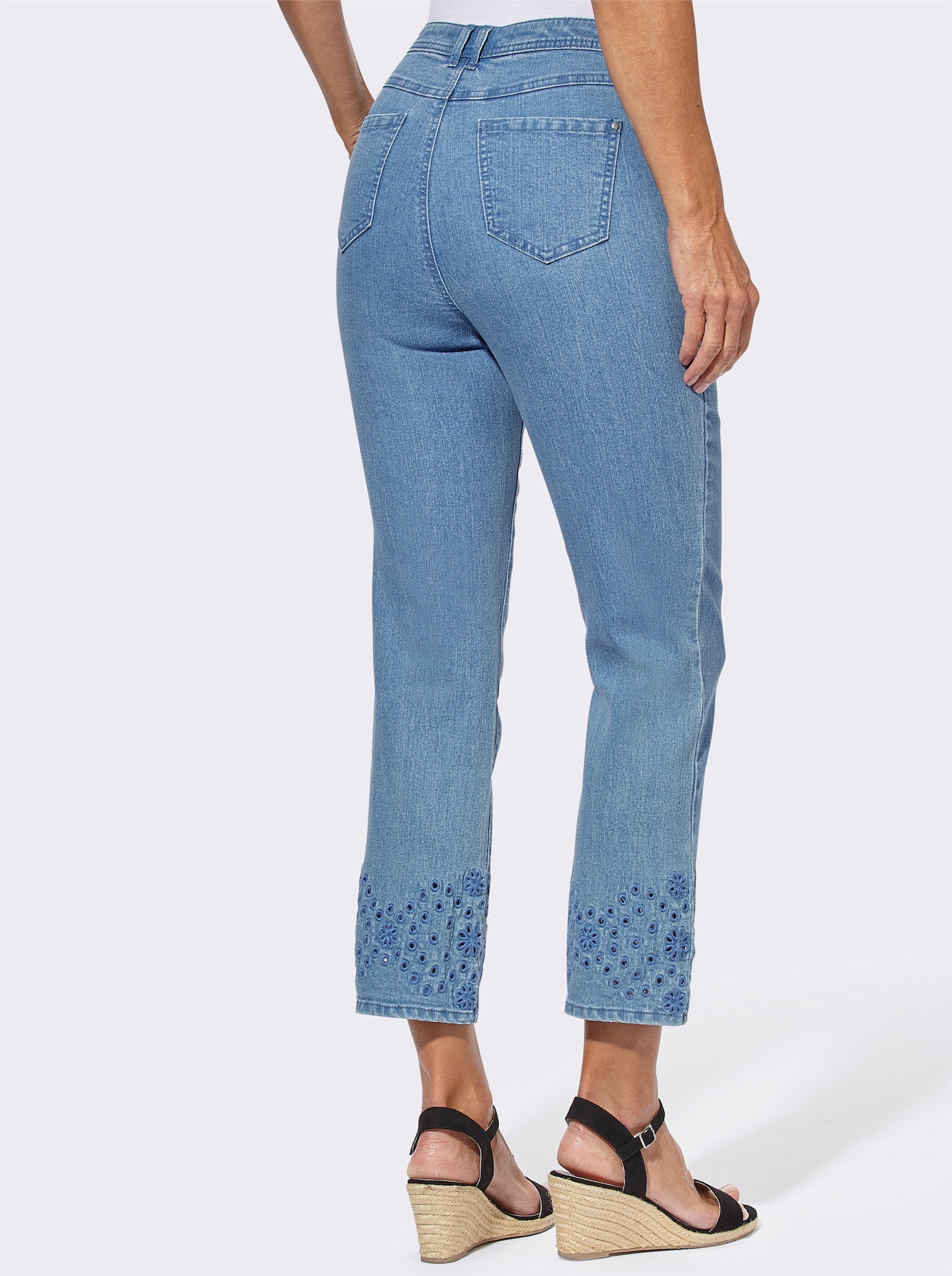 7/8-Jeans mit Lochstickerei am Saum - blue-bleached