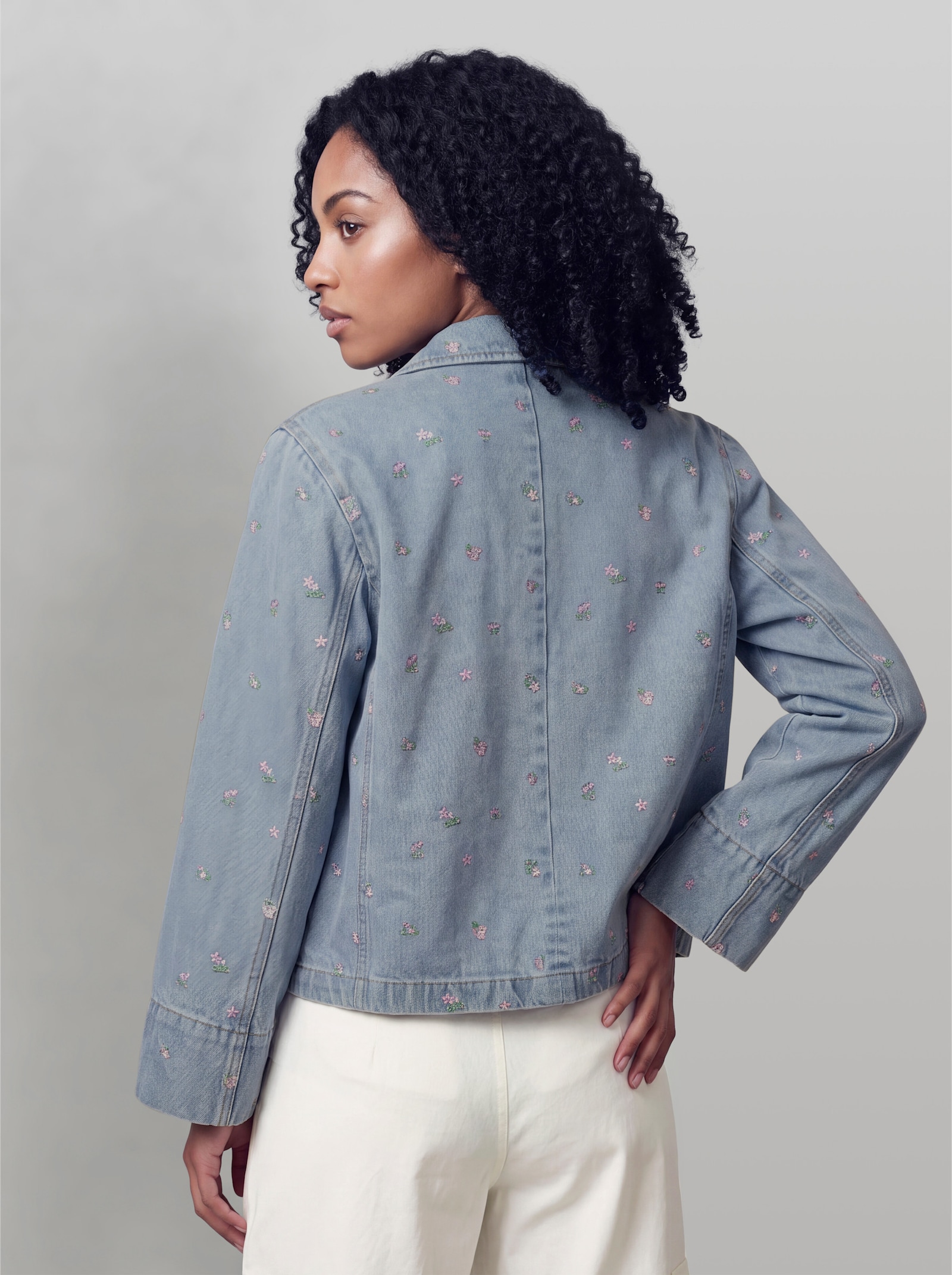 heine Jeansjacke mit Blumenstickerei - blue-bleached-gemustert