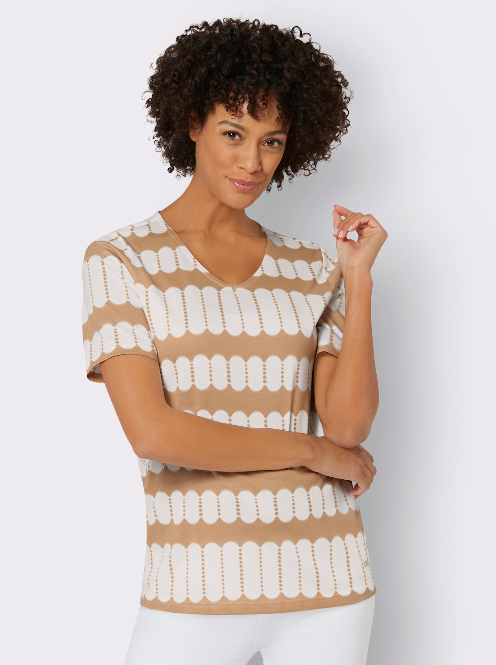 Kurzarmshirt mit V-Ausschnitt - camel-ecru-bedruckt